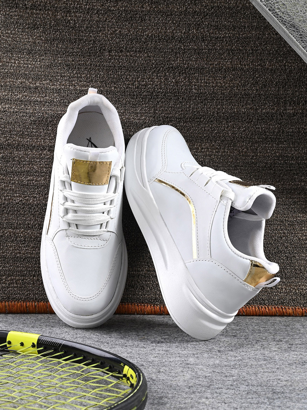 

knoos Women Lightweight Comfort Insole Basics Sneakers, White