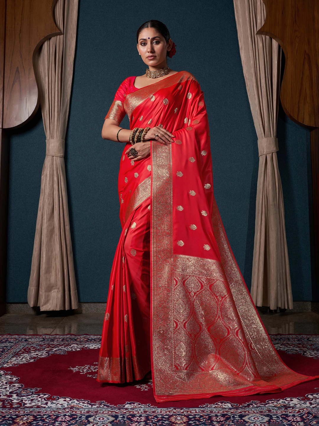 

Vardha Woven Design Zari Satin Banarasi Saree, Red