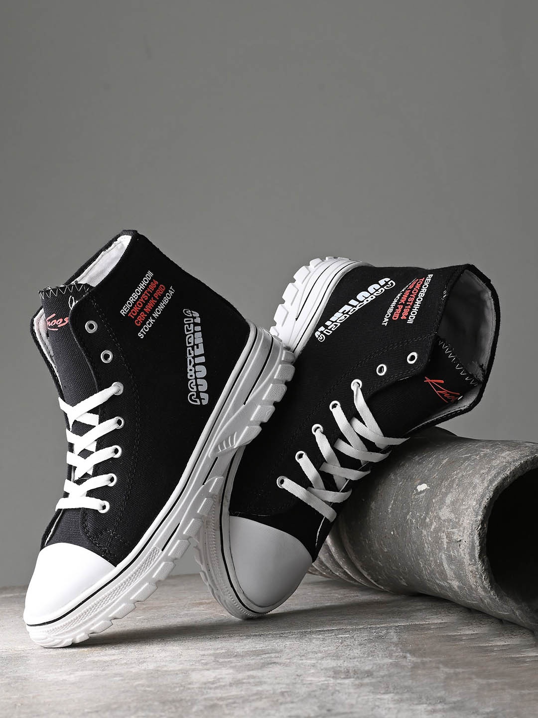 

knoos Men Printed Canvas Lightweight Mid-Top Sneakers, Black