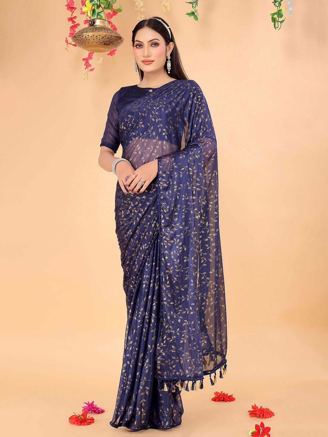 

SAADHVI Floral Printed Saree, Navy blue