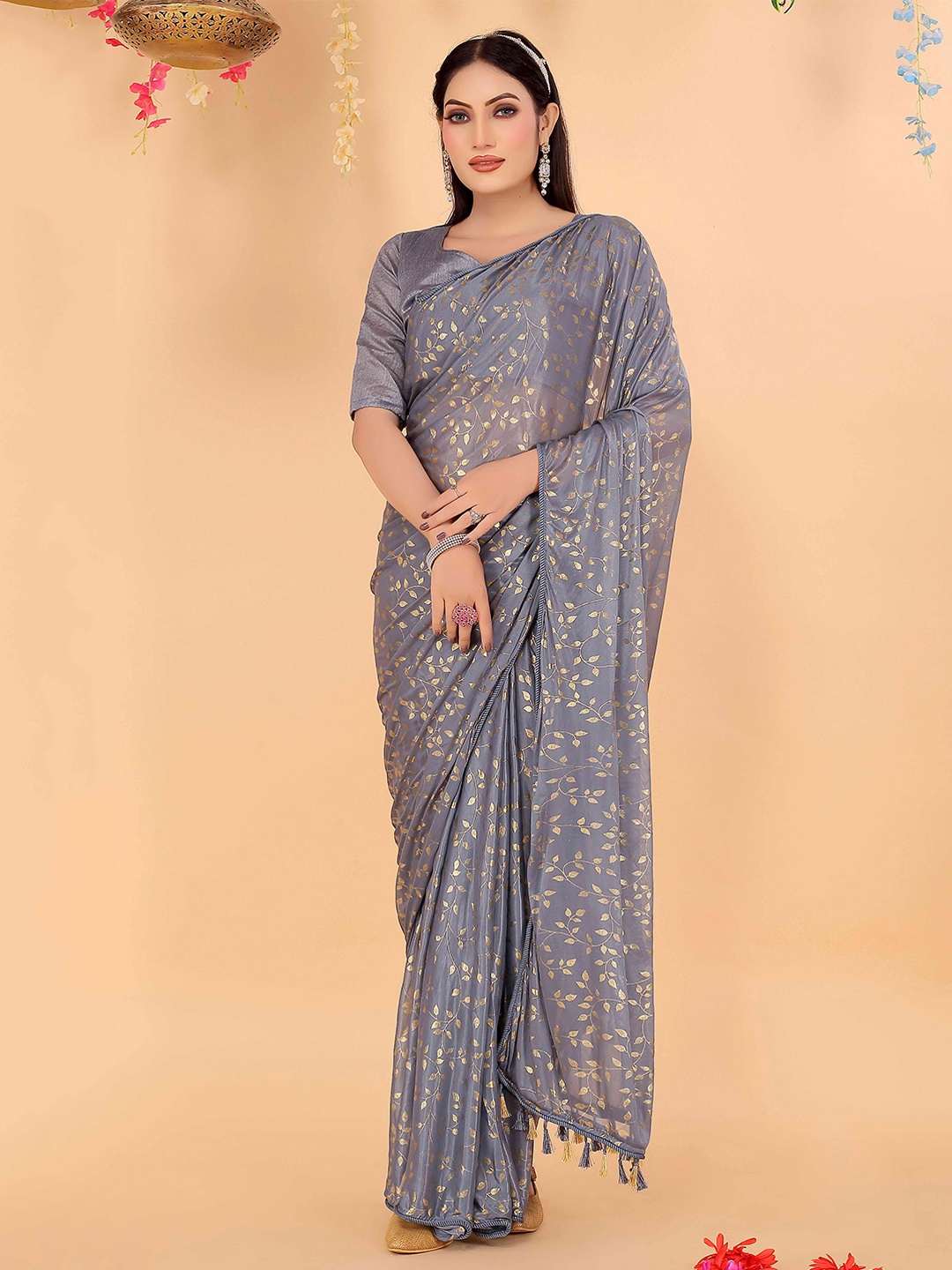 

SAADHVI Floral Printed Saree, Grey