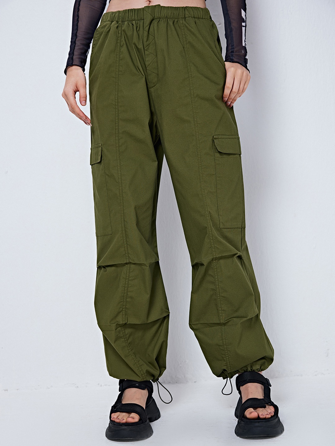 

COVER STORY Women Olive Green Mid Rise Loose Fit Cargos Trousers