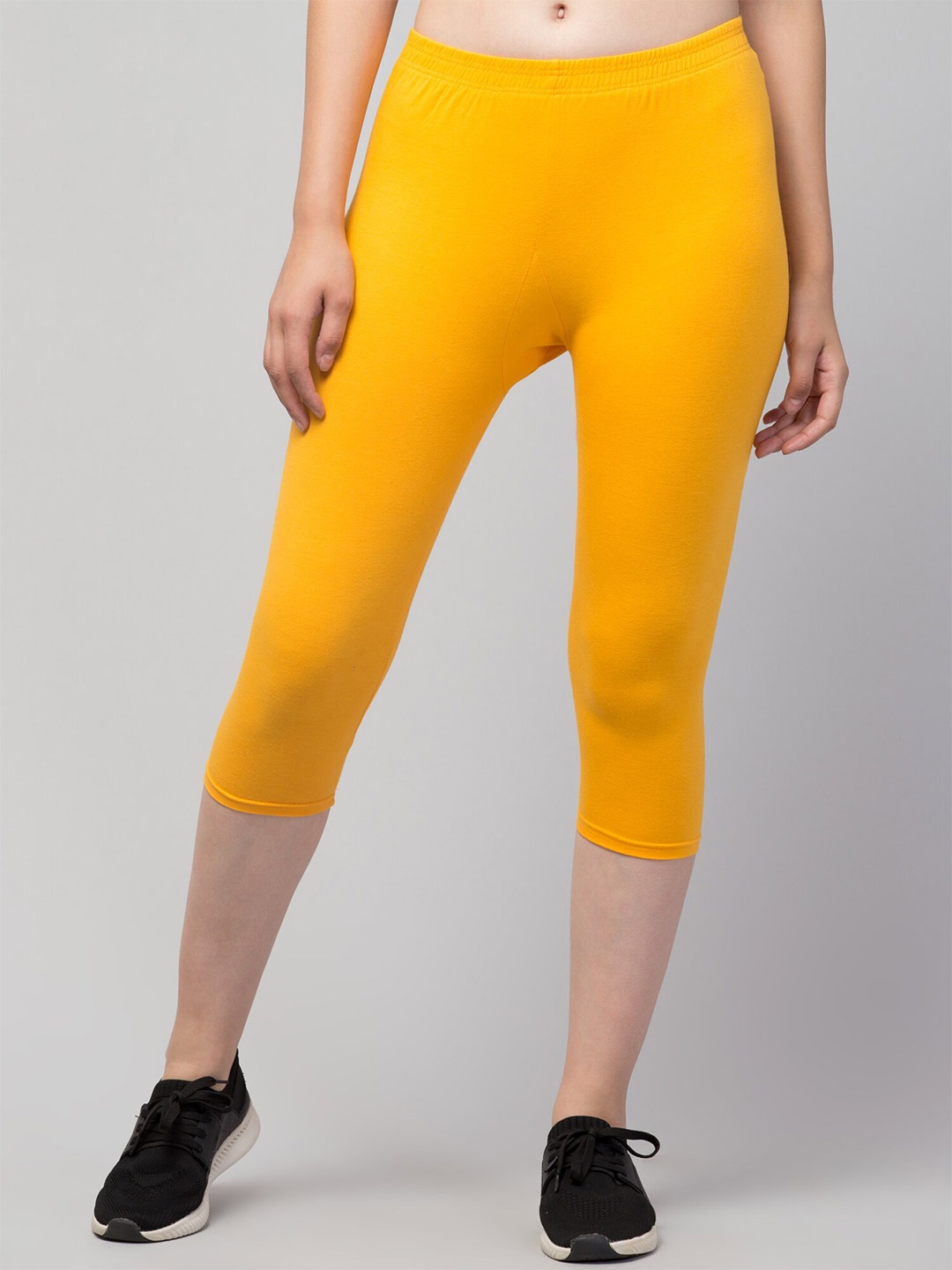 

Apraa & Parma Women Mid-Rise Skinny Fit Cotton Capris, Yellow