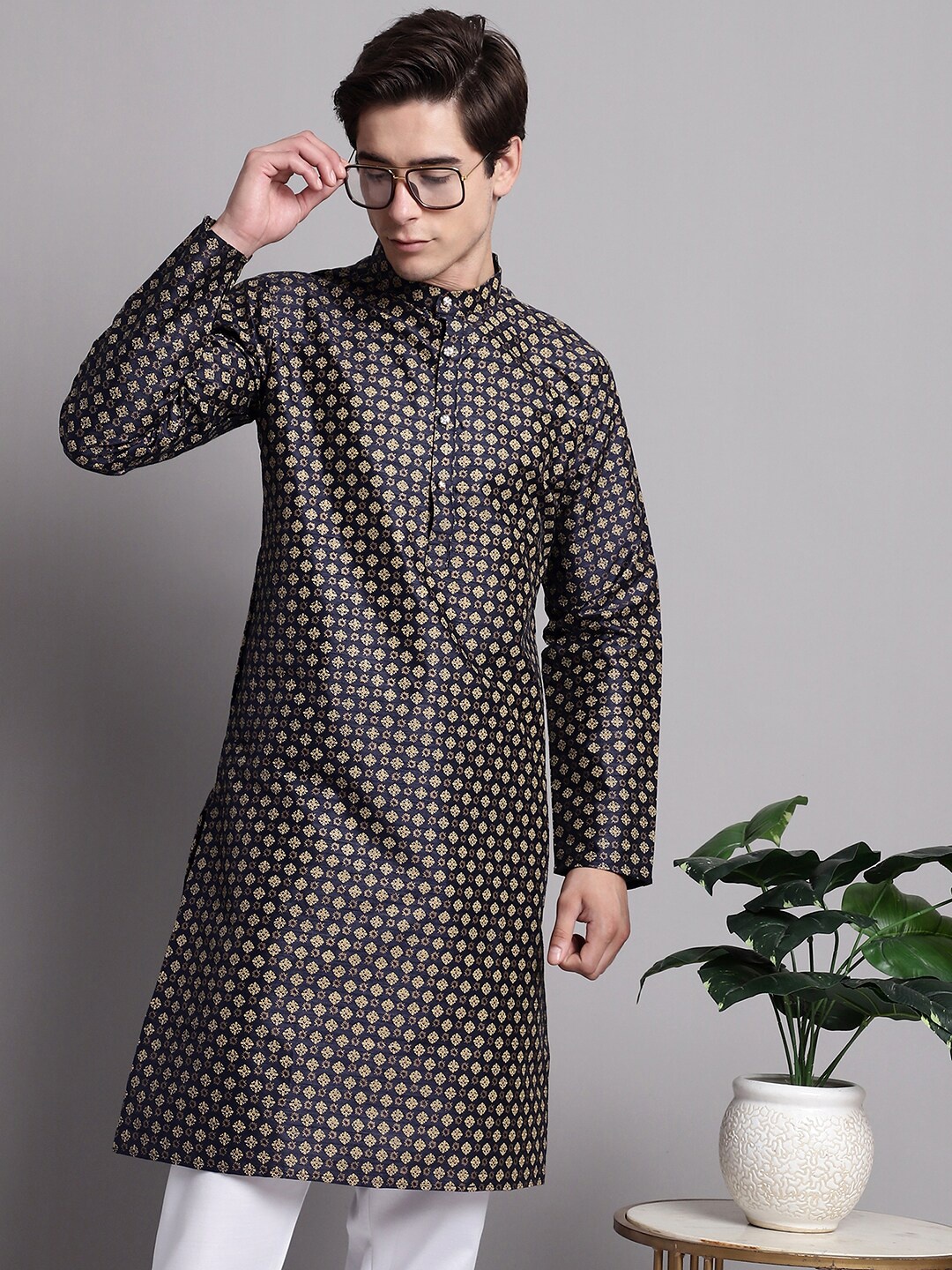 

Jompers Ethnic Motif Printed Mandarin Collar Kurta With Pyjamas, Navy blue