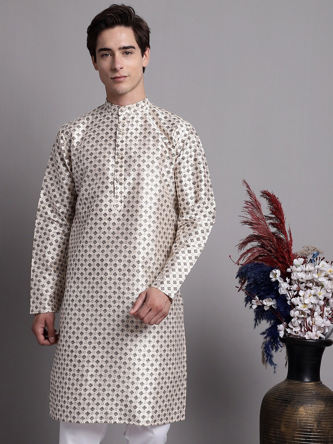 

Jompers Ethnic Motifs Printed Straight Kurta With Pyjamas, Off white