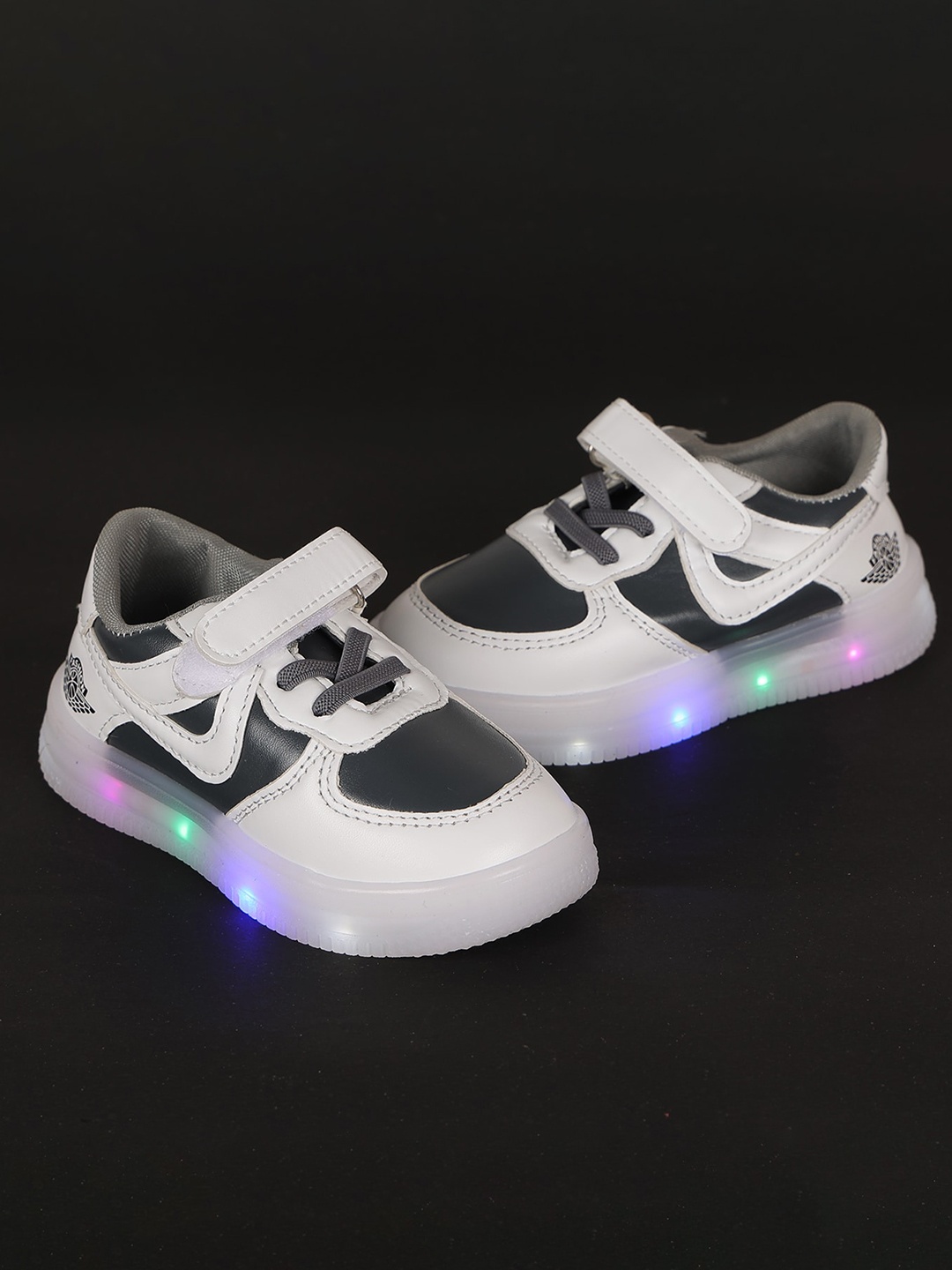 

FEETWELL SHOES Kids Colourblocked LED Sneakers, White
