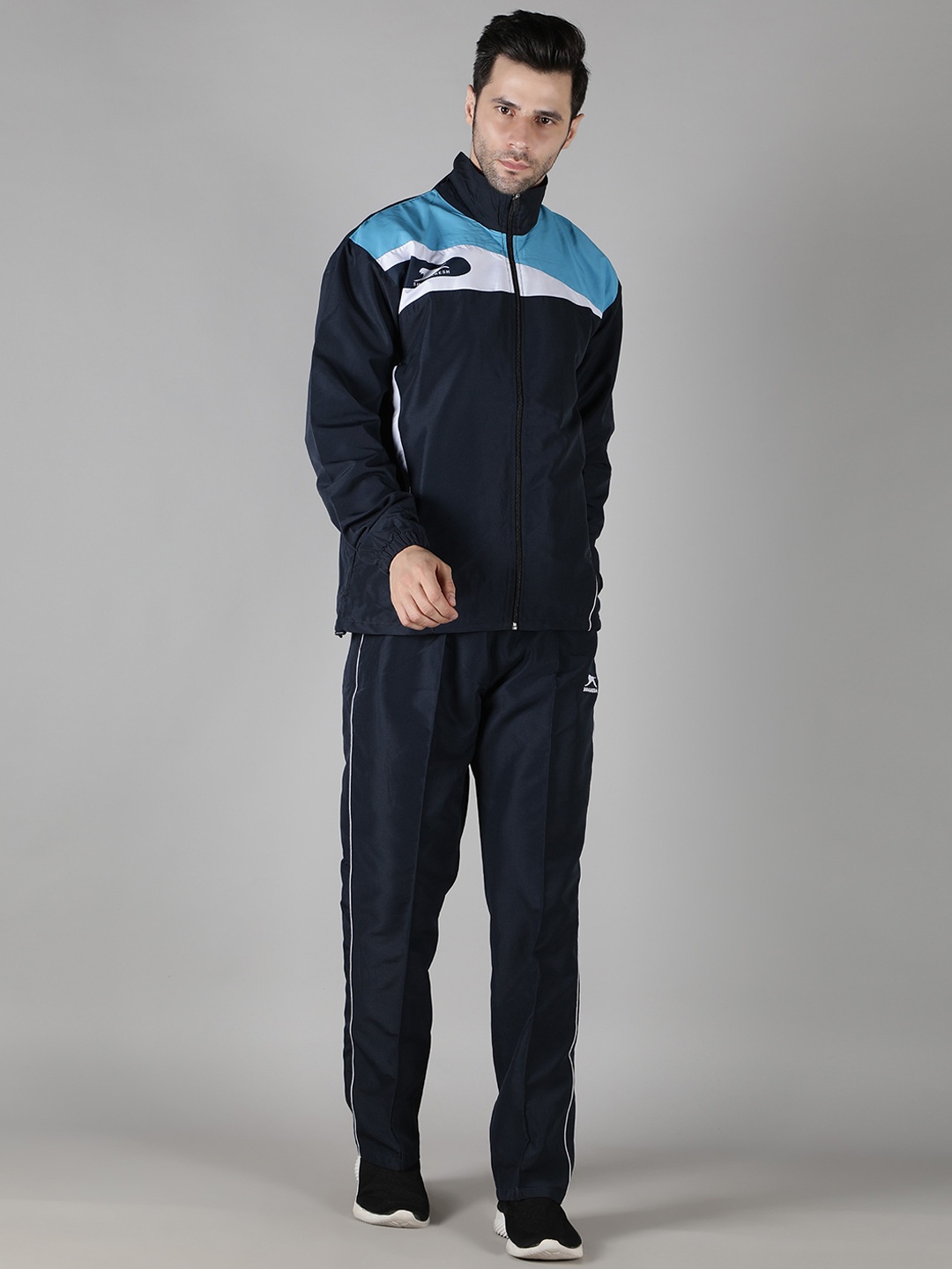 

Shiv Naresh Men Colourblocked Mock Neck Tracksuit, Navy blue
