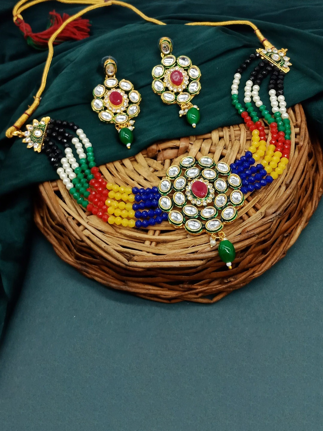 

AASHISH IMITATION Gold-Plated Kundan-Studded & Beaded Choker Jewellery Set