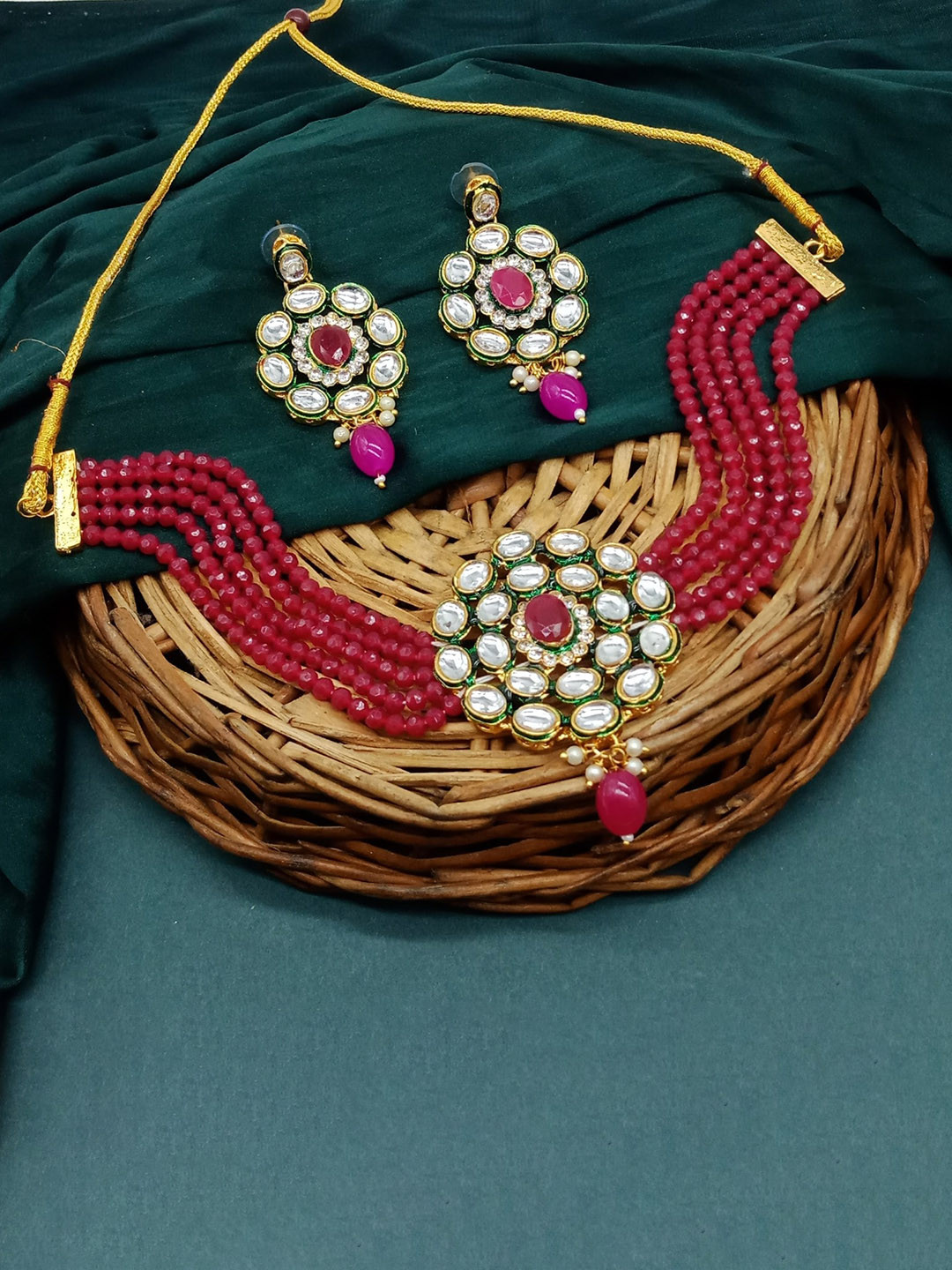 

AASHISH IMITATION Gold-Plated Kundan Studded & Beaded Jewellery Set
