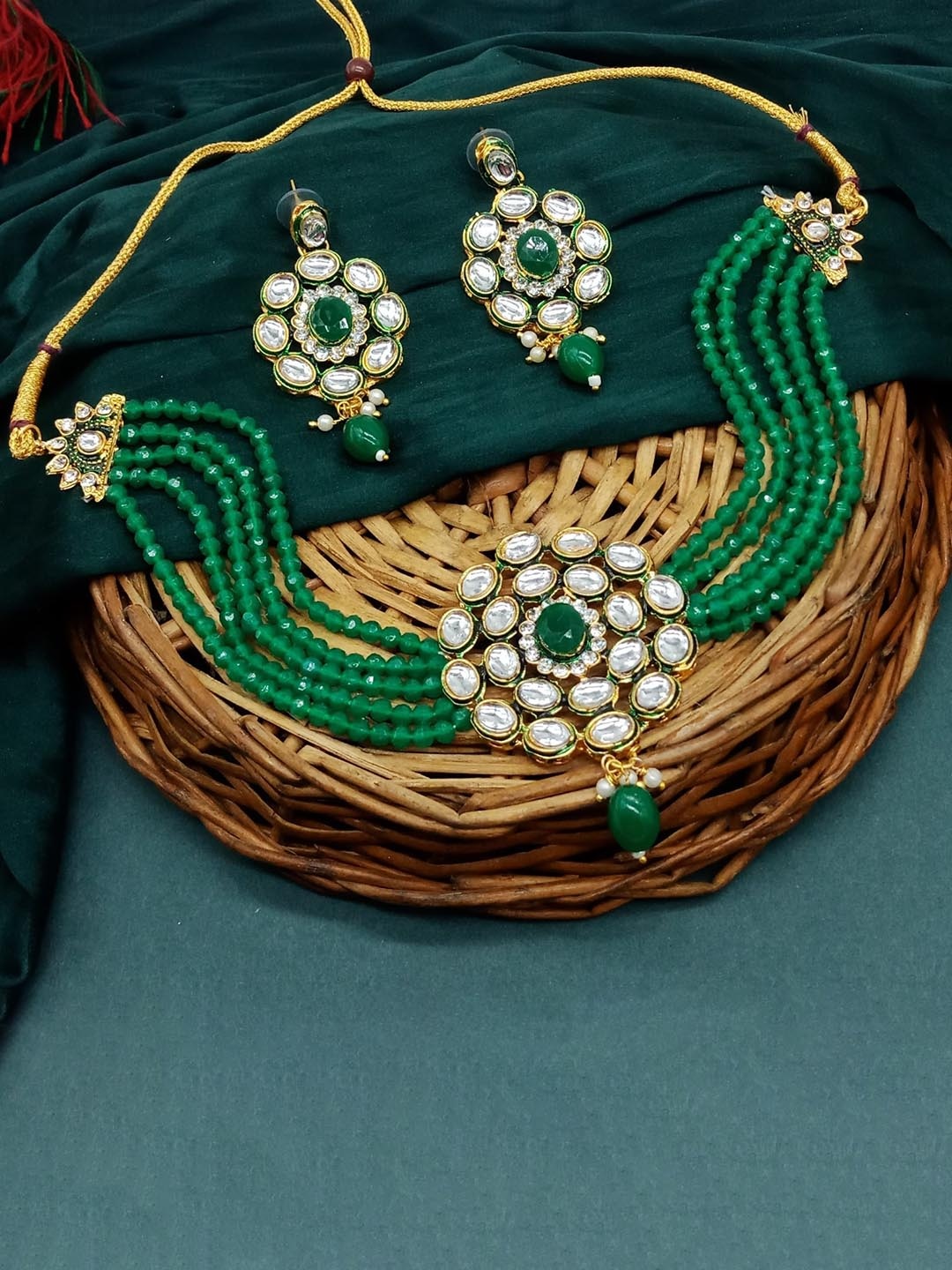 

AASHISH IMITATION Gold-Plated Kundan Studded & Beaded Jewellery Set