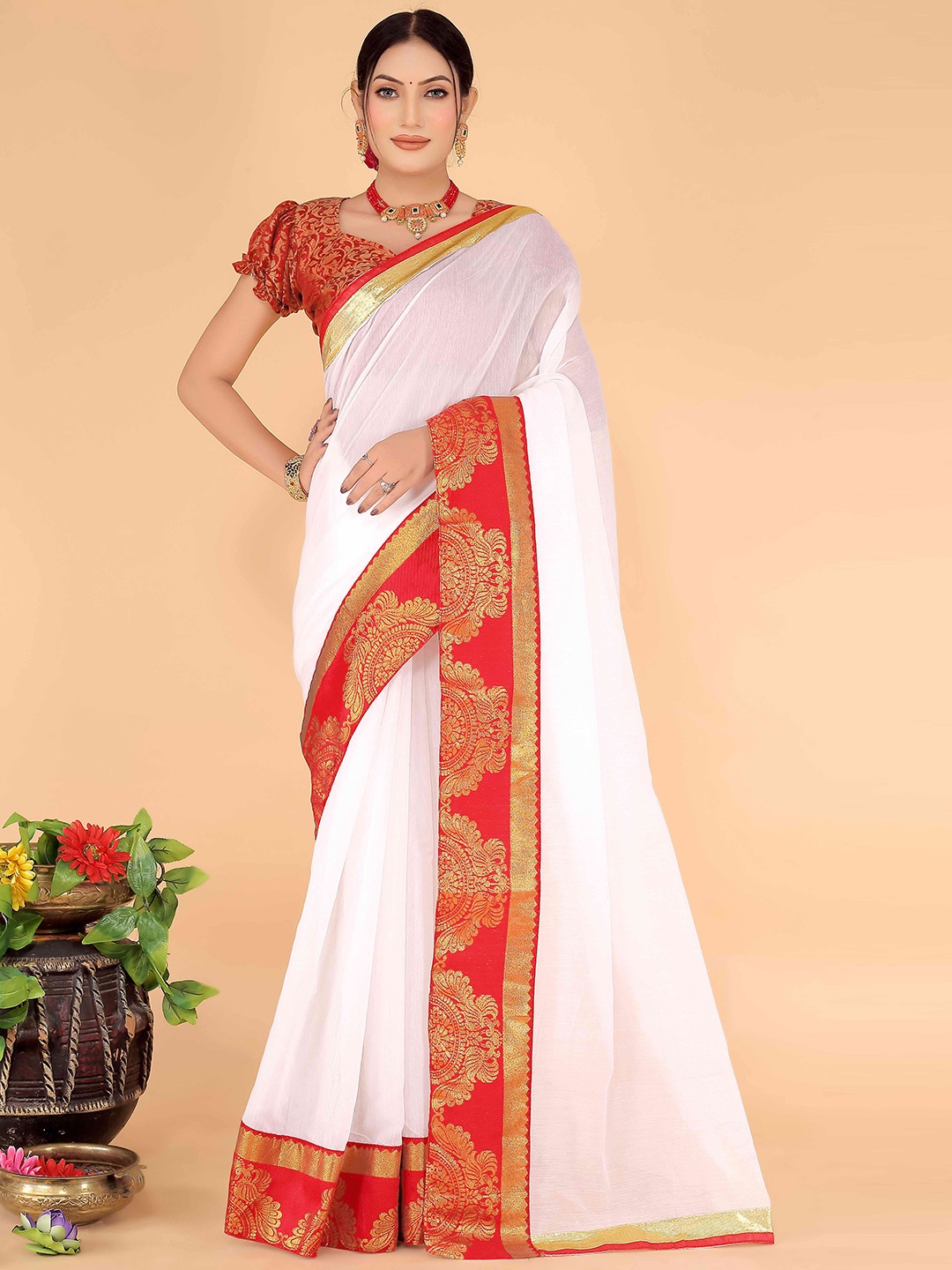 

SAADHVI Silk Blend Saree, White