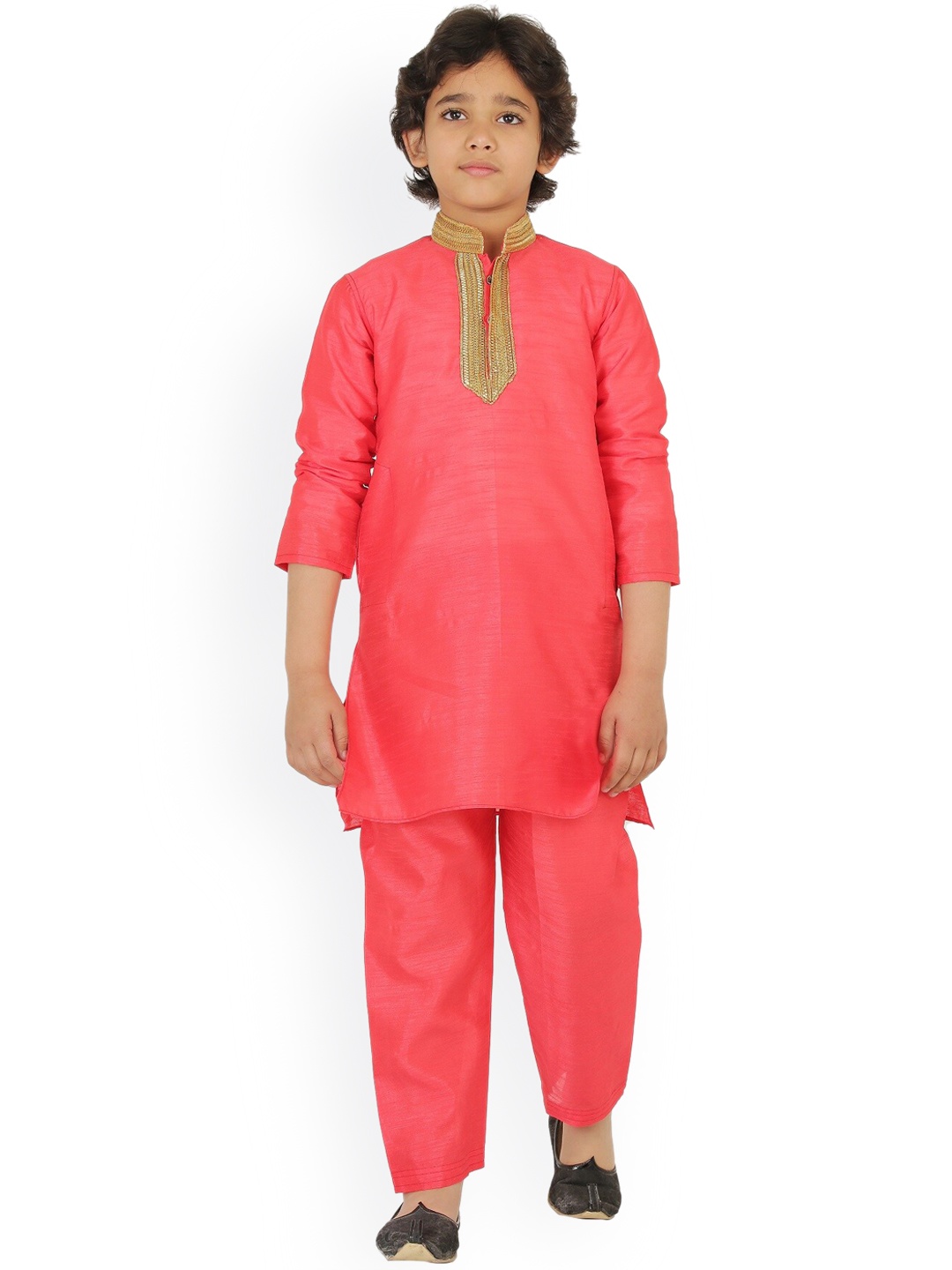 

SmartRAHO Boys Mandarin Collar Zari Detail Dupion Silk Kurta with Pyjamas, Pink