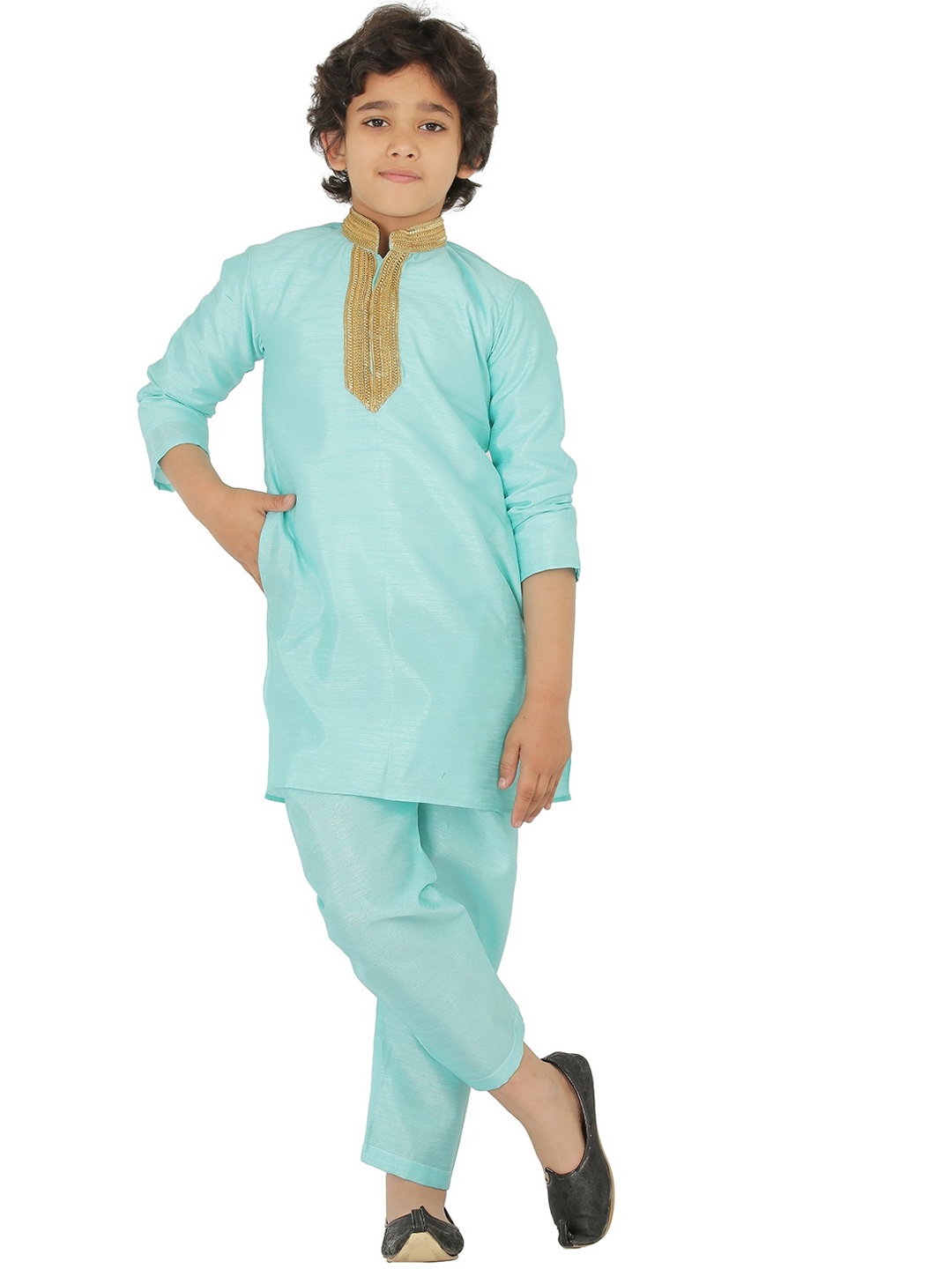 

SmartRAHO Boys Mandarin Collar Zari Detail Dupion Silk Kurta with Pyjamas, Sea green