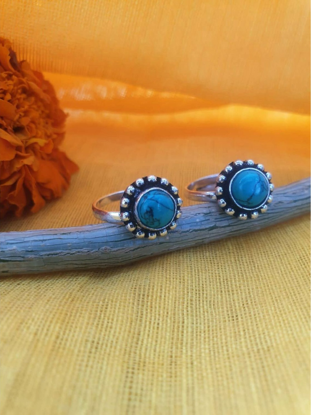 

FIROZA Set of 2 Oxidised Silver-Toned & Turquoise Blue Circular Toe Rings