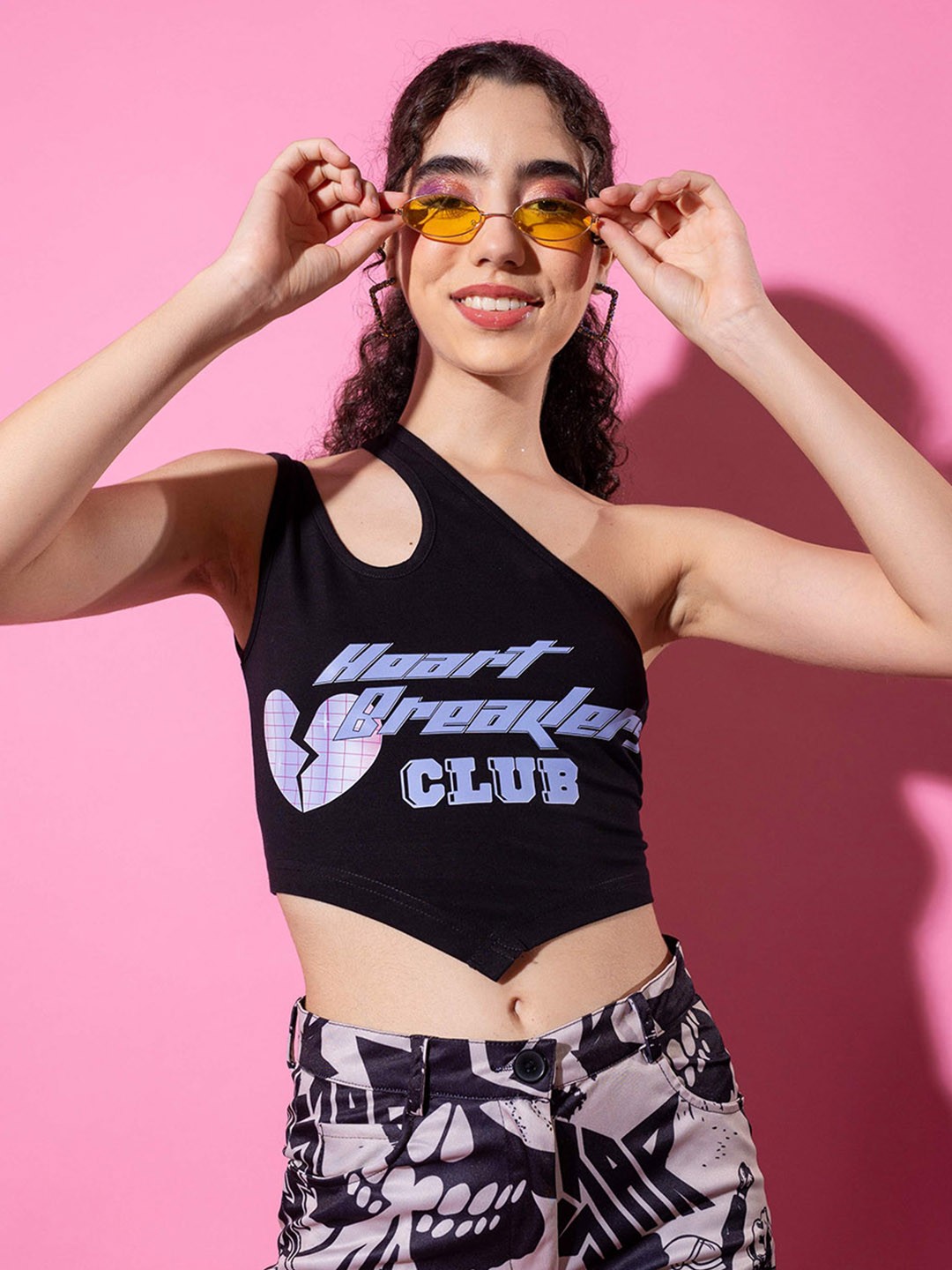 

Stylecast X Hersheinbox Black Typography Printed One Shoulder Pure Cotton Fitted Crop Top