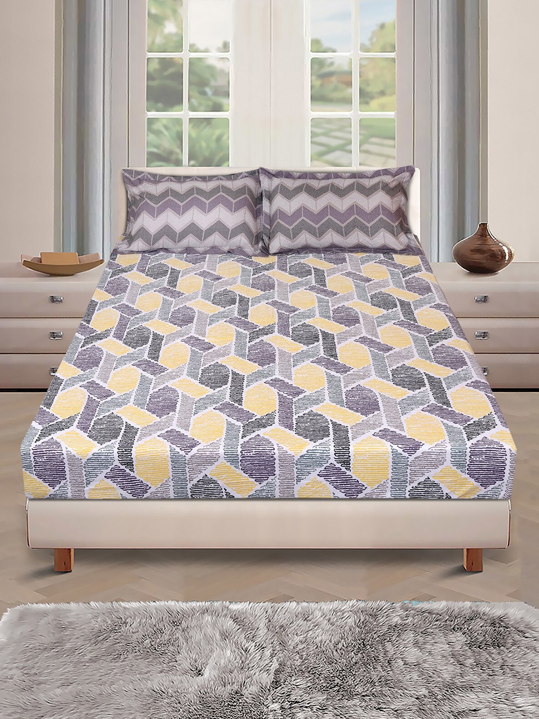 

ROMEE White & Grey Geometric 144 TC Cotton Queen Bedsheet With 2 Pillow Covers