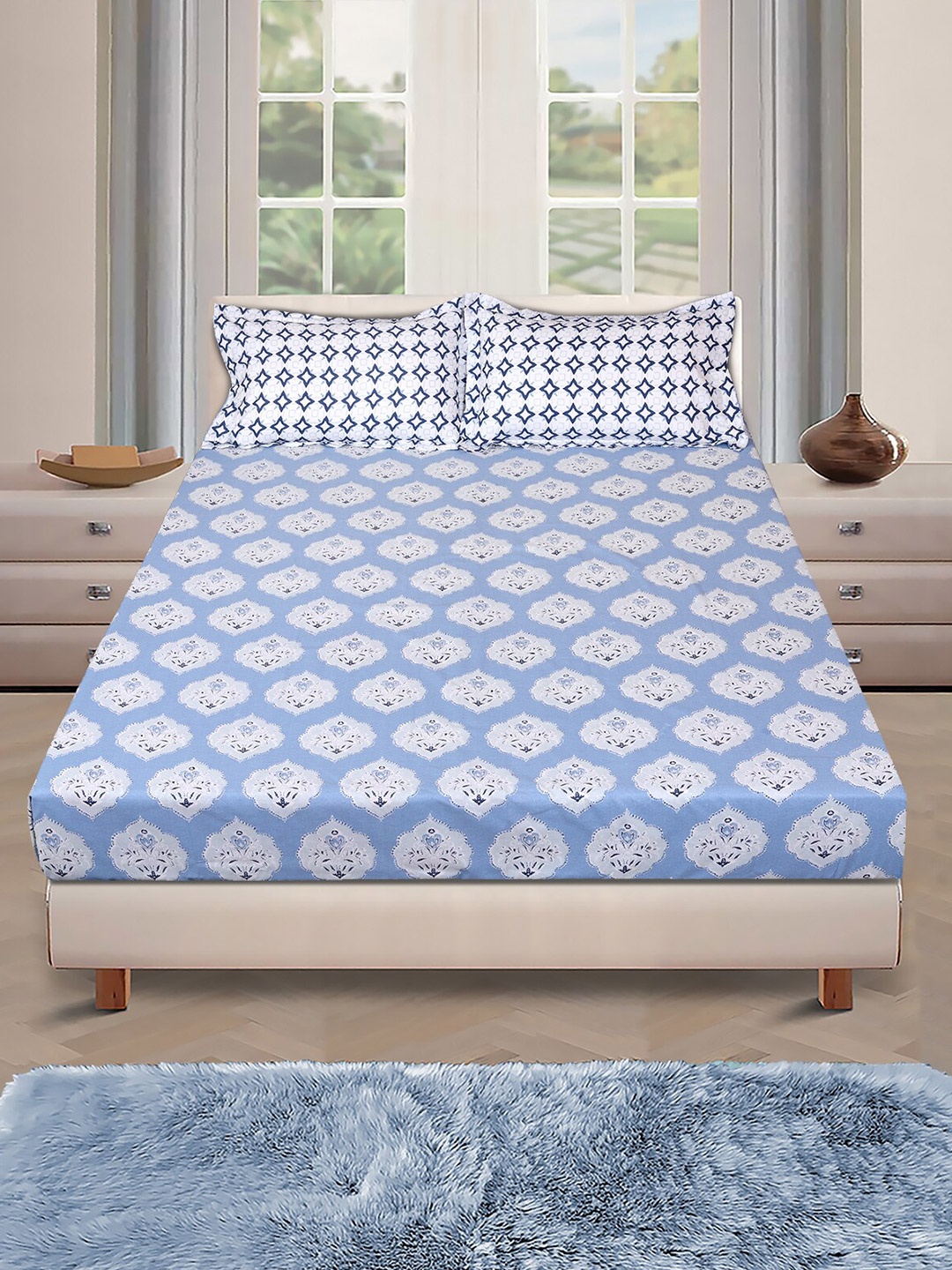 

ROMEE Blue & White Ethnic Motifs 144 TC Cotton Queen Bedsheet With 2 Pillow Covers