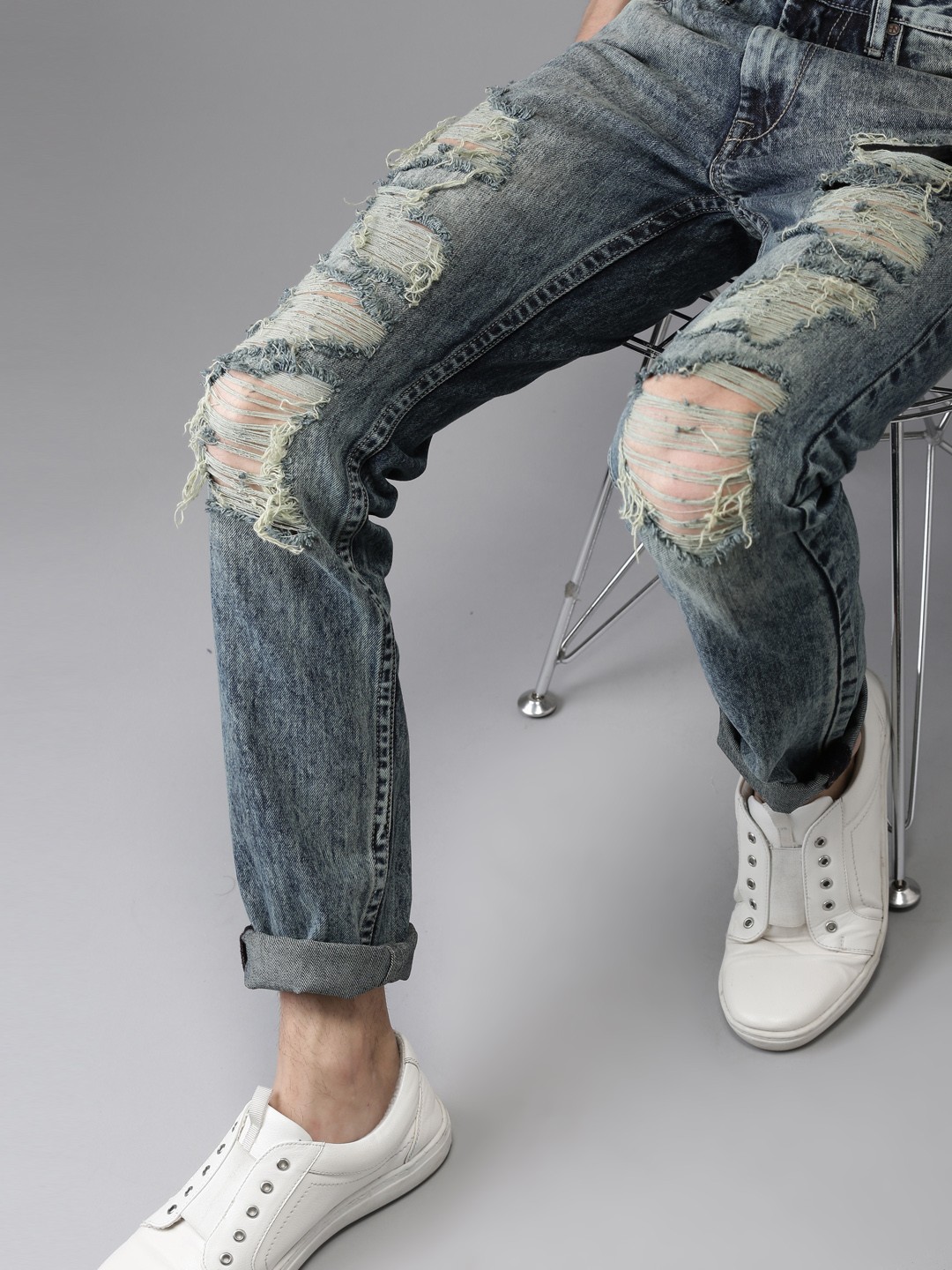 

HERE&NOW Men Blue Slim Fit Mid-Rise Mildly Distressed Jeans