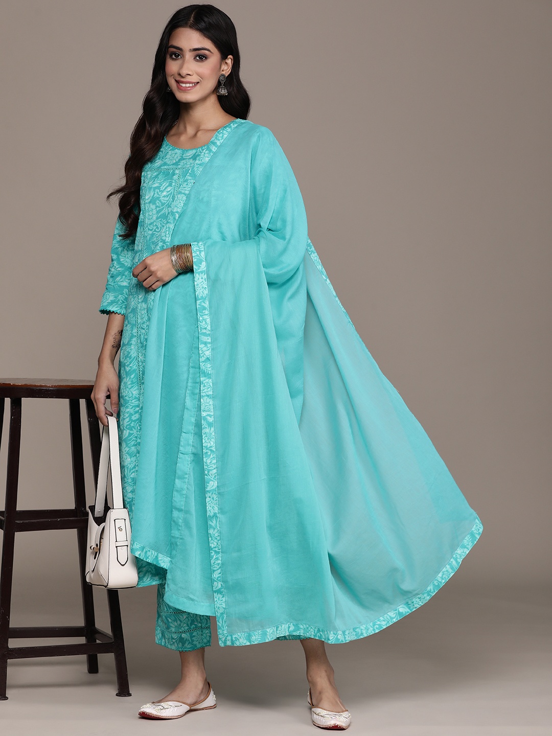 

Anubhutee Women Floral Printed Regular Pure Cotton Kurta with Trousers & Dupatta, Turquoise blue