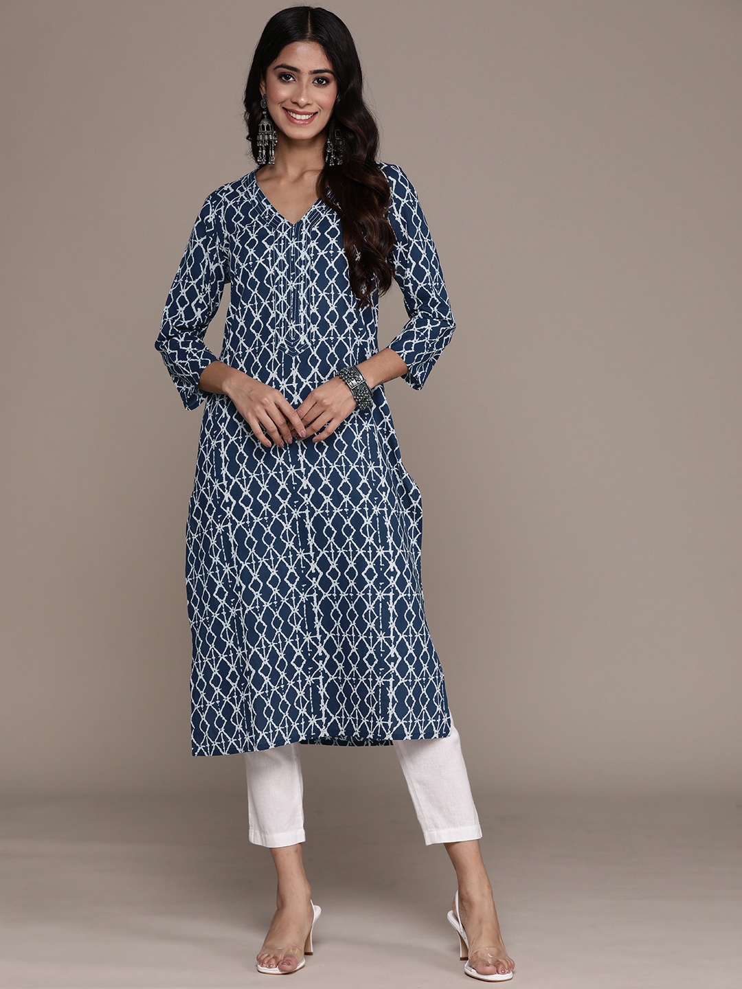 

Anubhutee Women Geometric Printed Thread Work Kurta, Navy blue