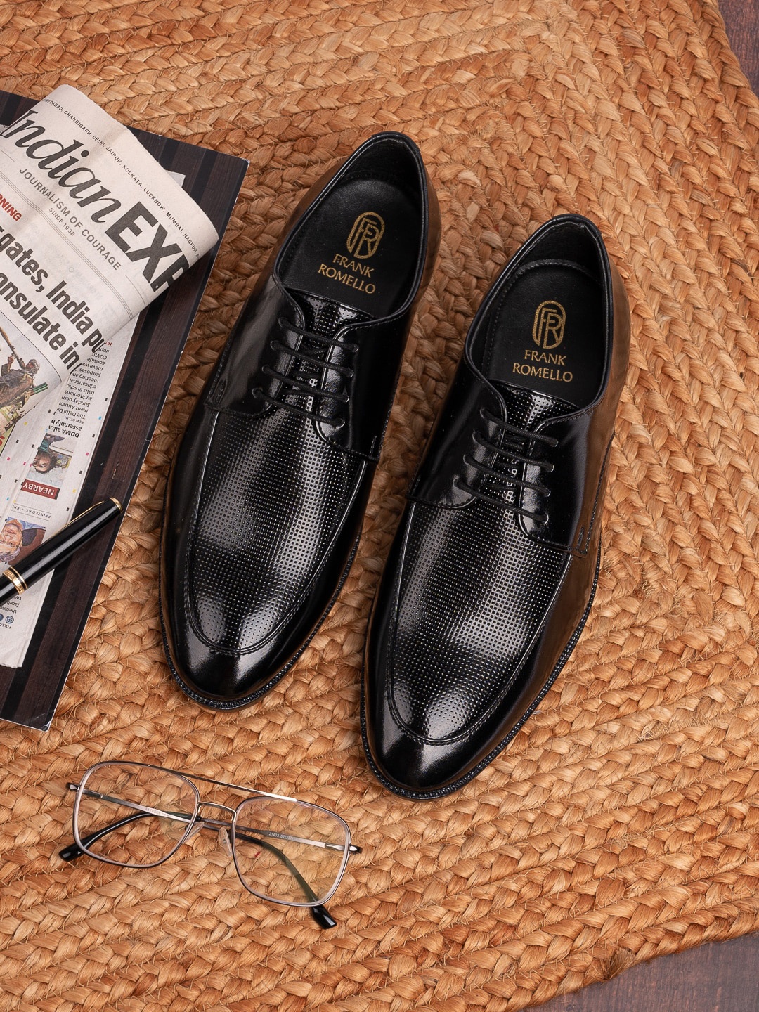 

FRANKROMELLO Men Solid Formal Derbys, Black