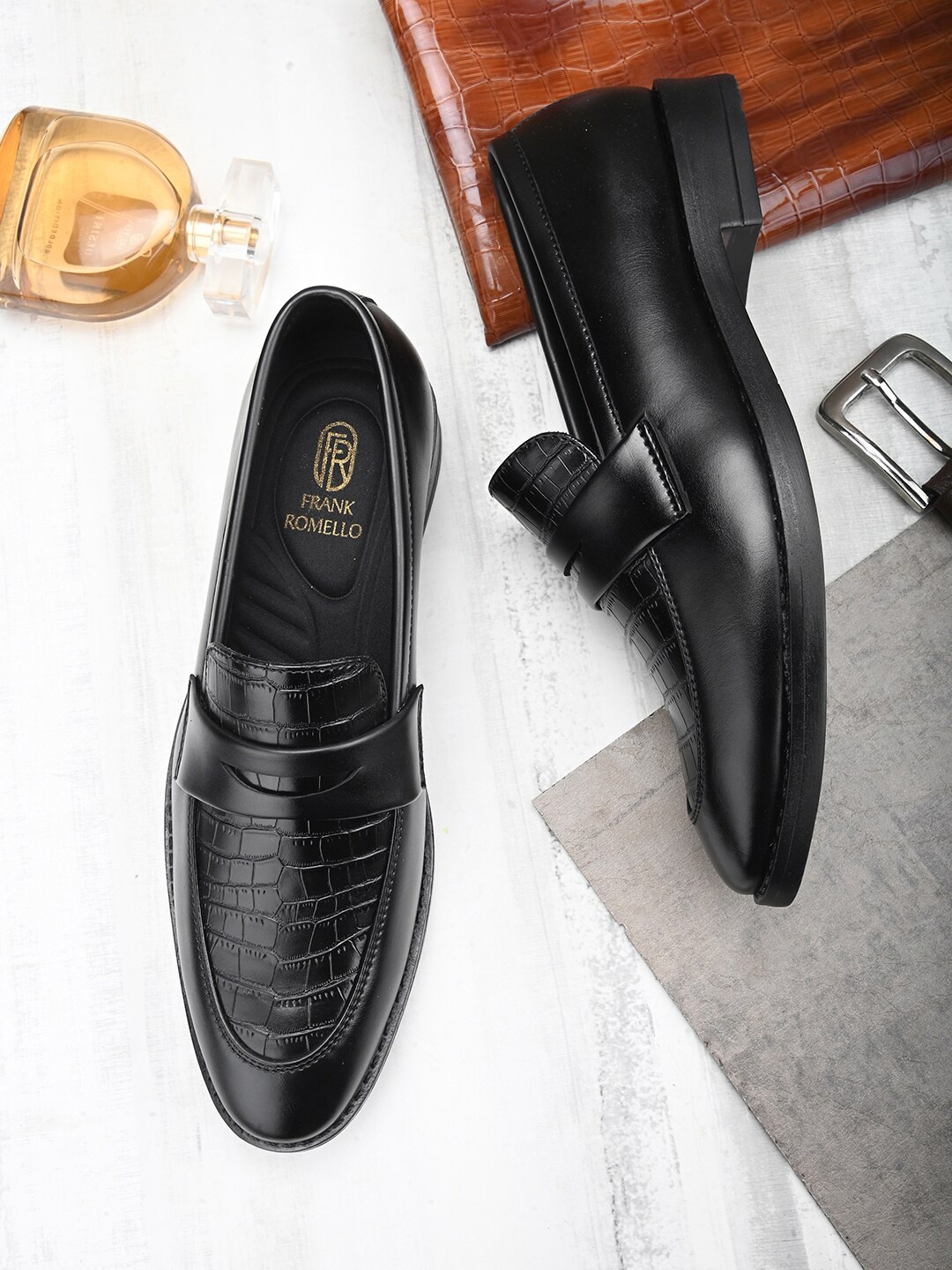 

FRANKROMELLO Men Textured Formal Loafers, Black