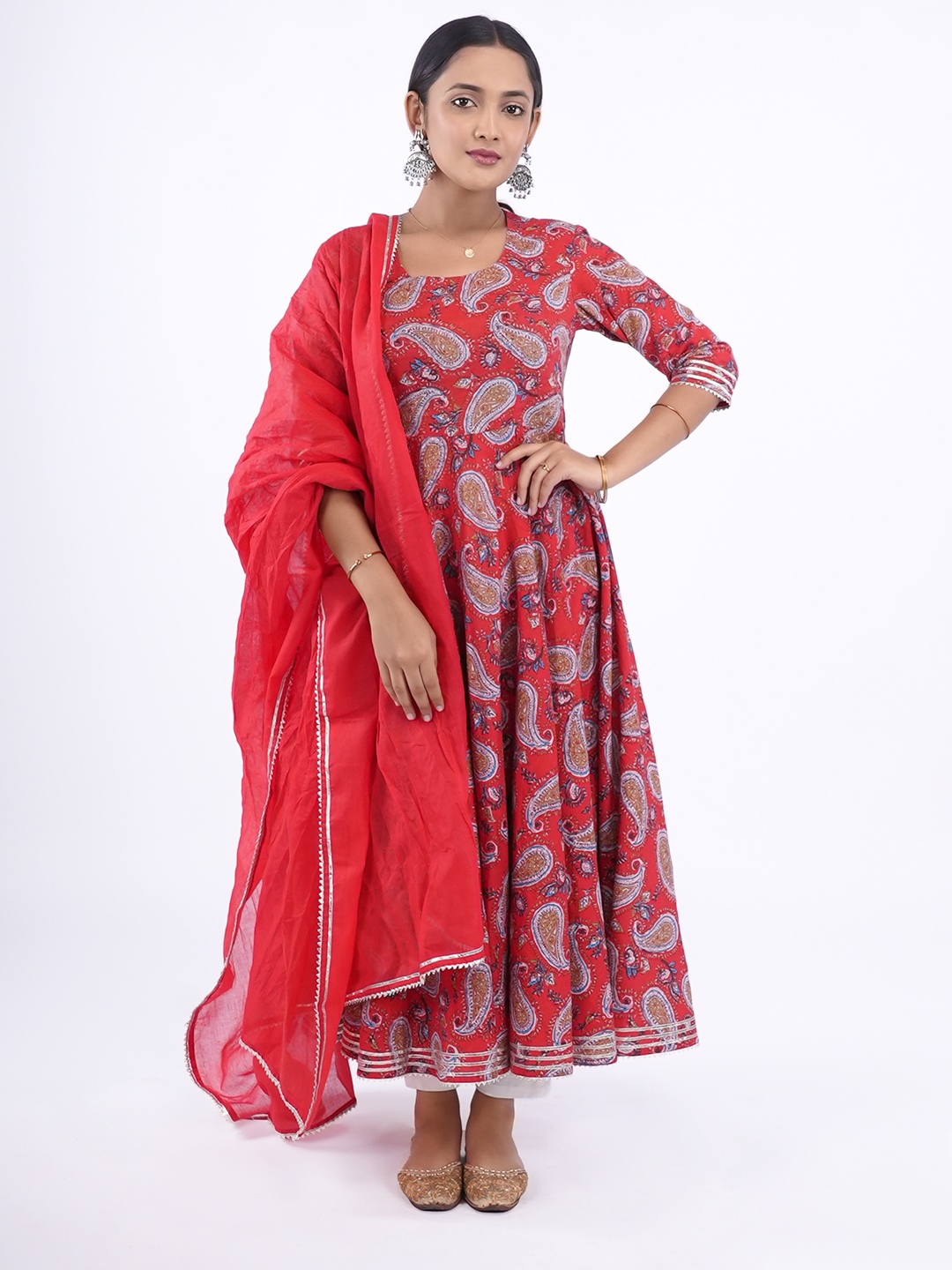

Desi Weavess Paisley Printed Anarkali Pure Cotton Kurta with Trousers & With Dupatta, Red
