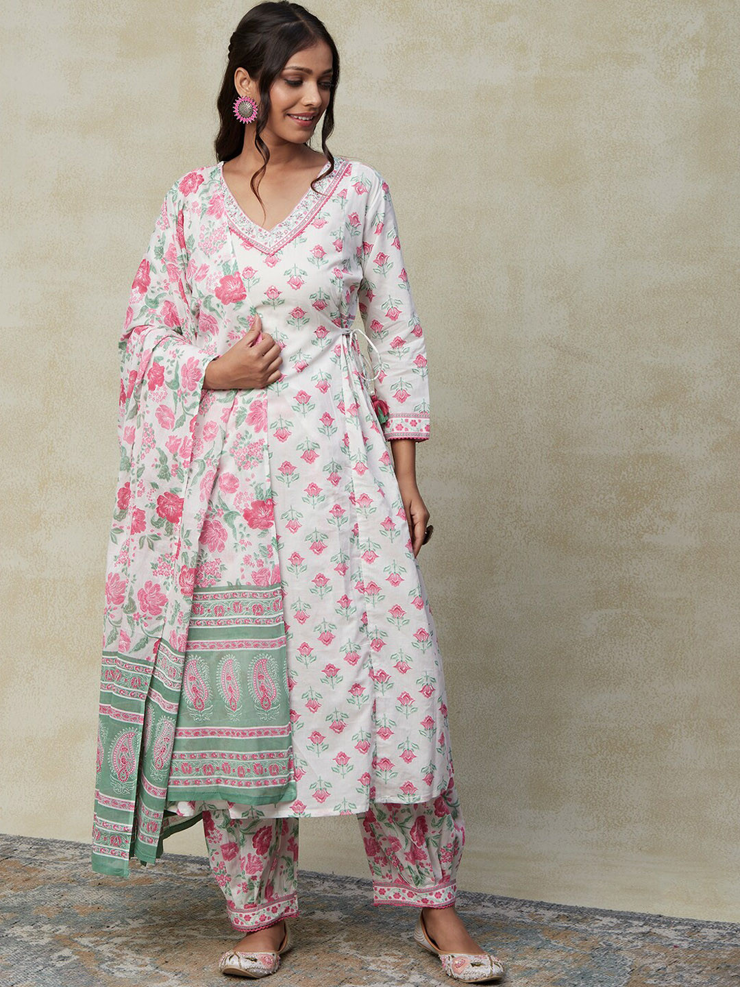 

FASHOR Floral Printed Panelled Pure Cotton Kurta With Salwar & Dupatta, White