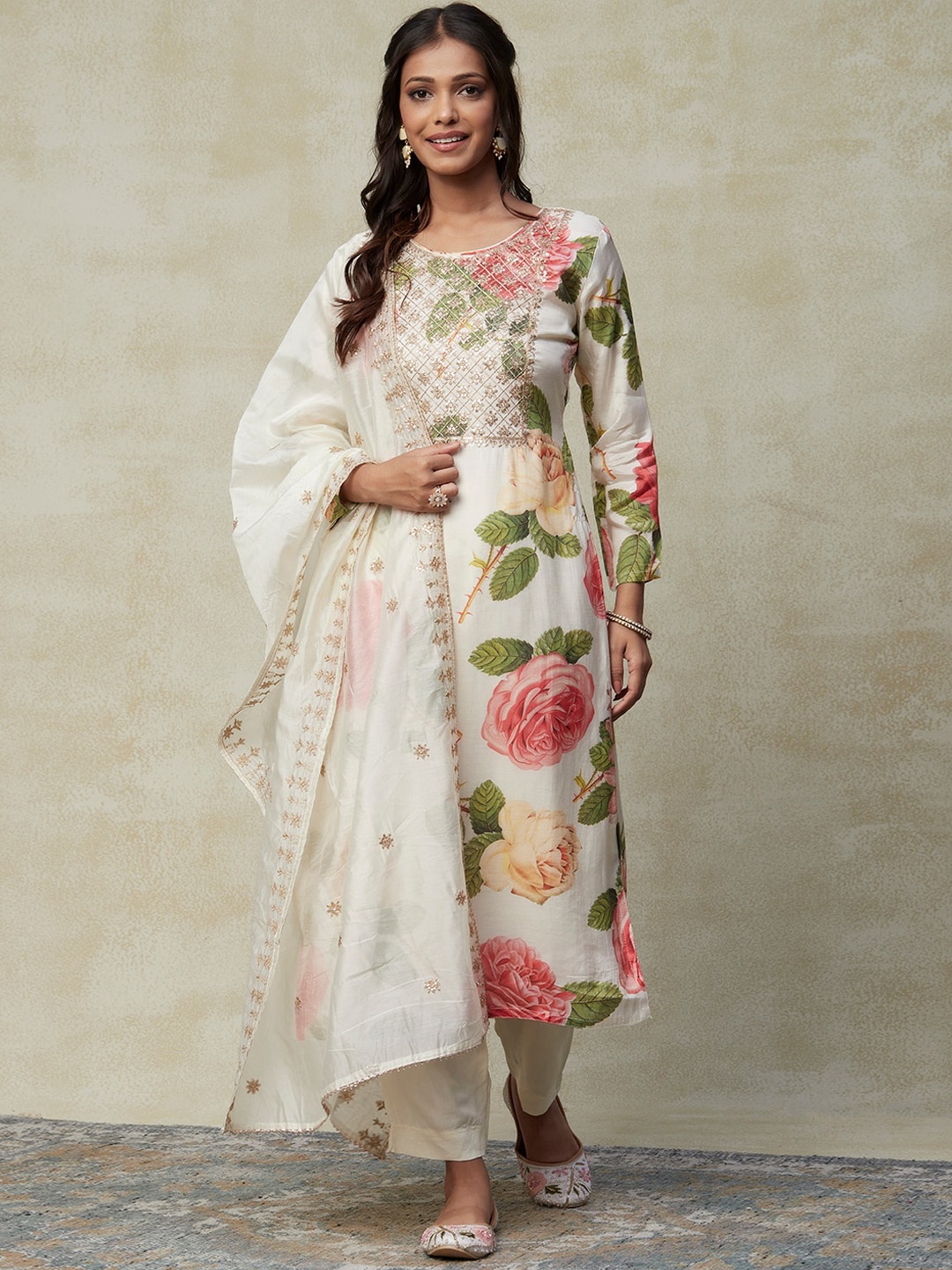 

FASHOR Off White Floral Printed Thread Work Kurta With Trousers & With Dupatta