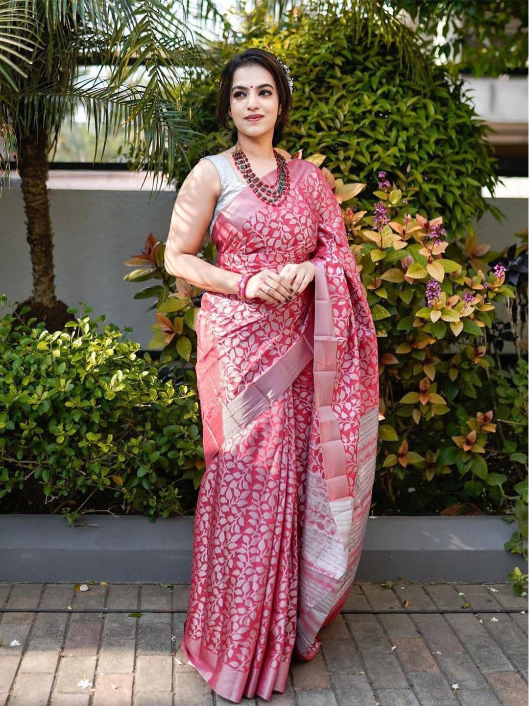

Mitera Floral Woven Design Pure Silk Banarasi Saree, Peach