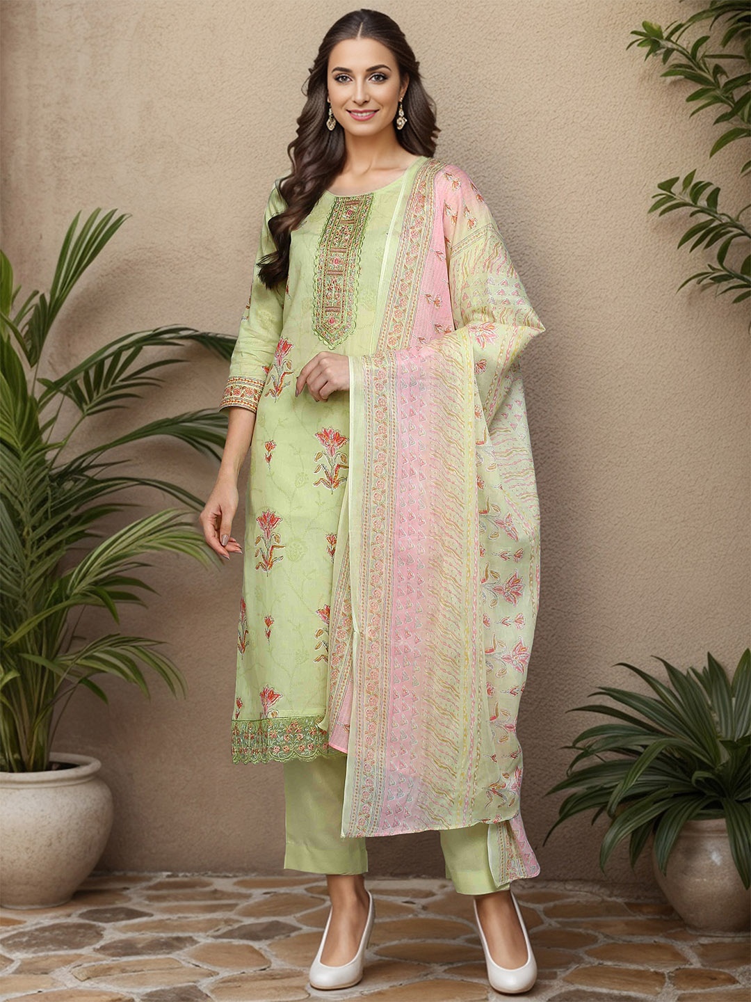 

AHIKA Floral Printed Regular Kurta With Trousers & With Dupatta, Sea green