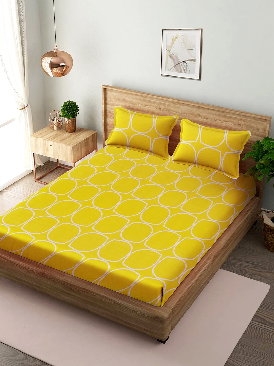 

MODEFE Yellow & White 180 TC Queen Cotton Bedsheet with 2 Pillow Covers