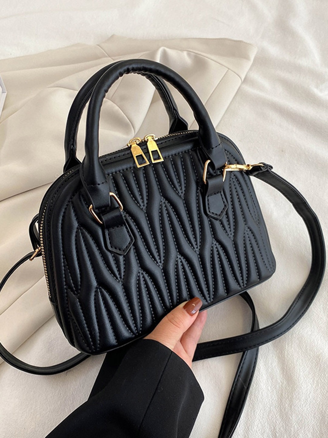 

Diva Dale PU Textured Structured Sling Bag With Quilted, Black
