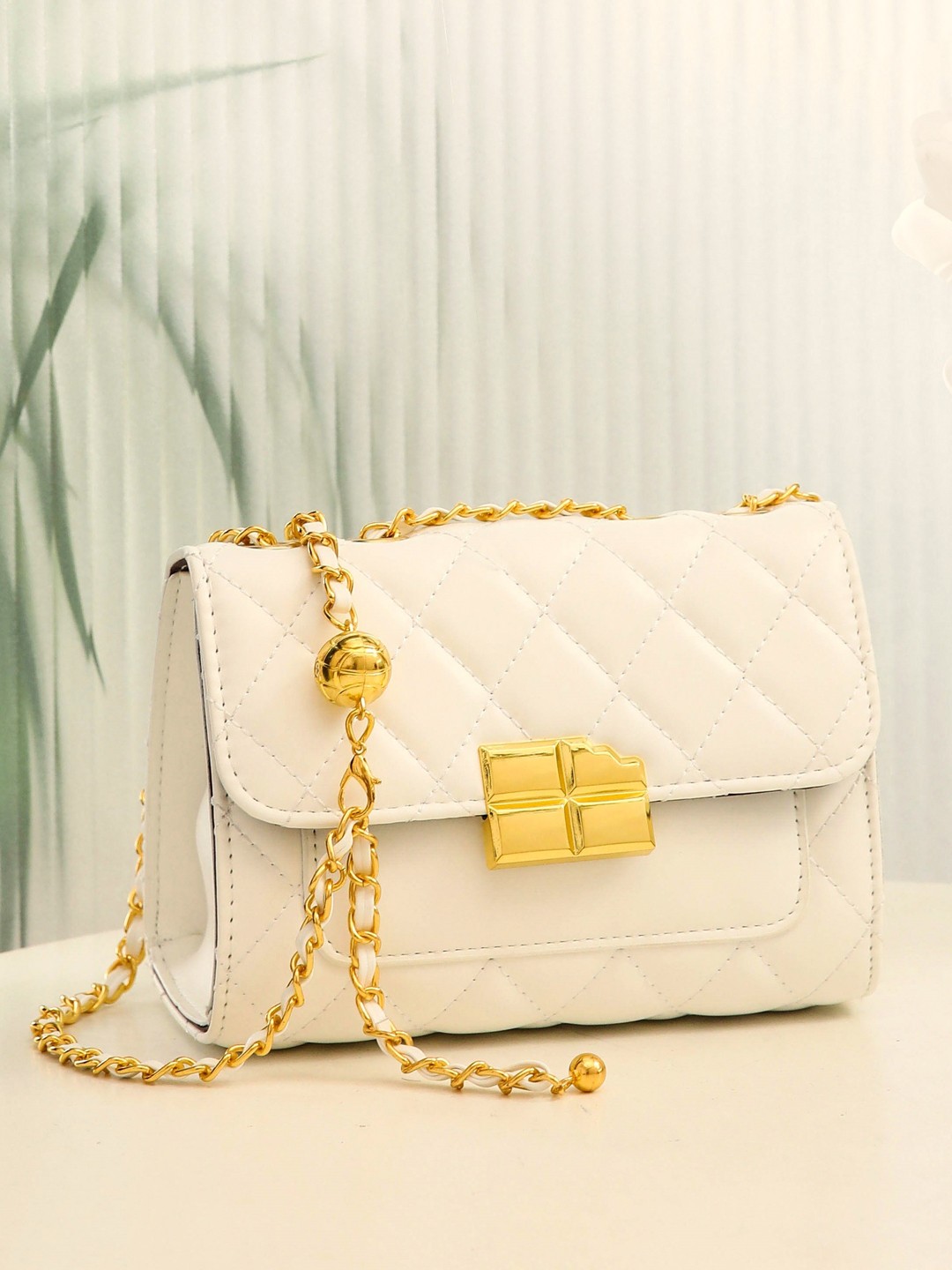 

Diva Dale Structured Sling Bag With Quilted, White