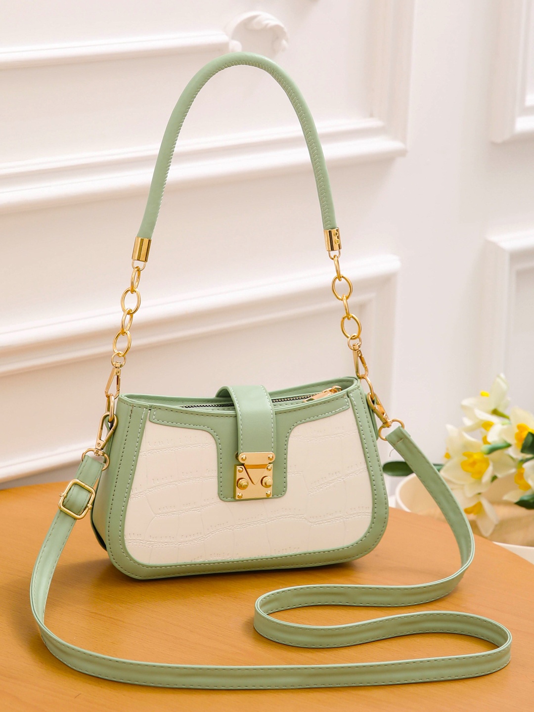 

Diva Dale Colourblocked Structured Handheld Bag, Green