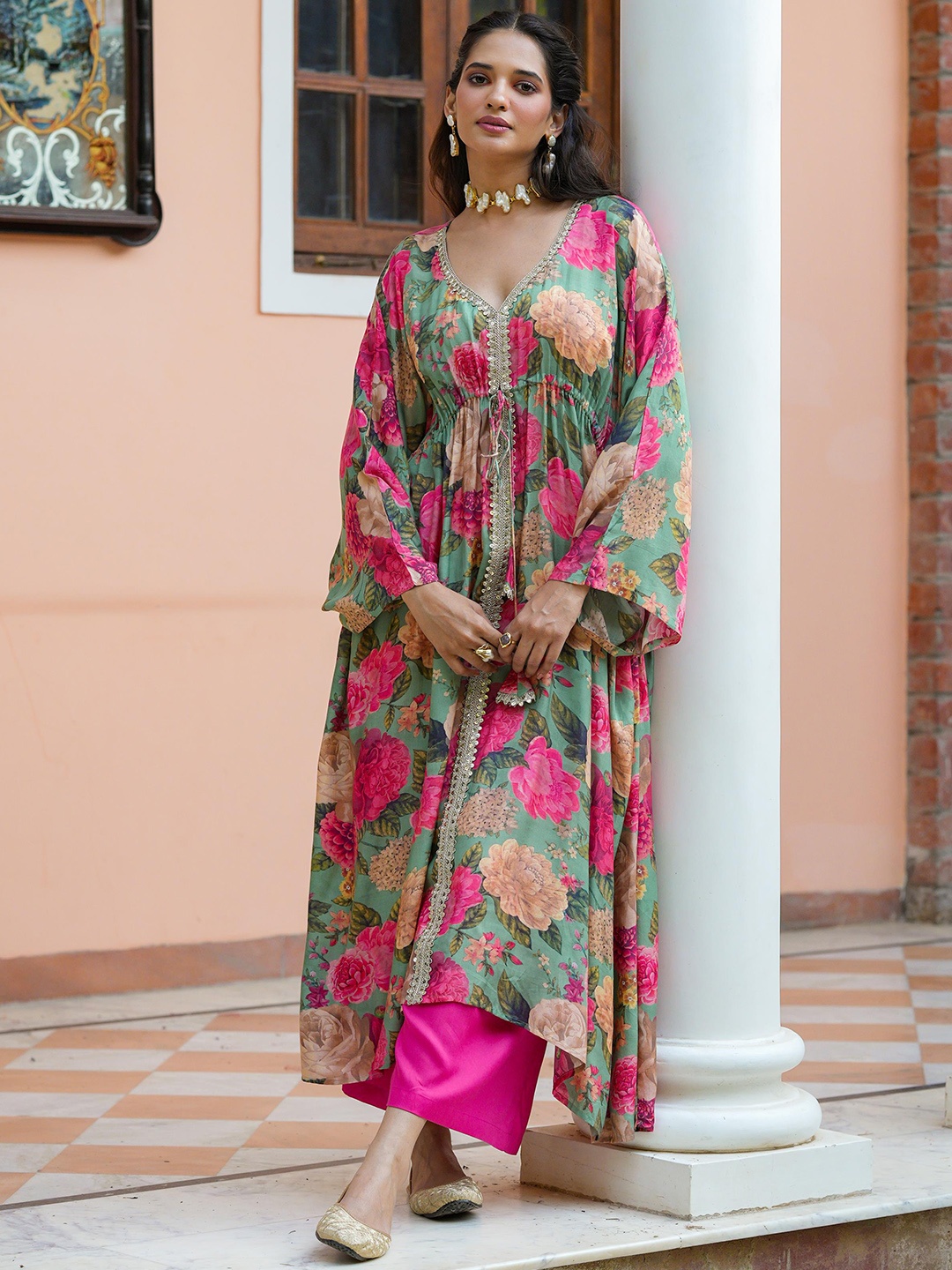 

SCAKHI Floral Printed V Neck Zari Kaftan Kurta With Palazzos, Green