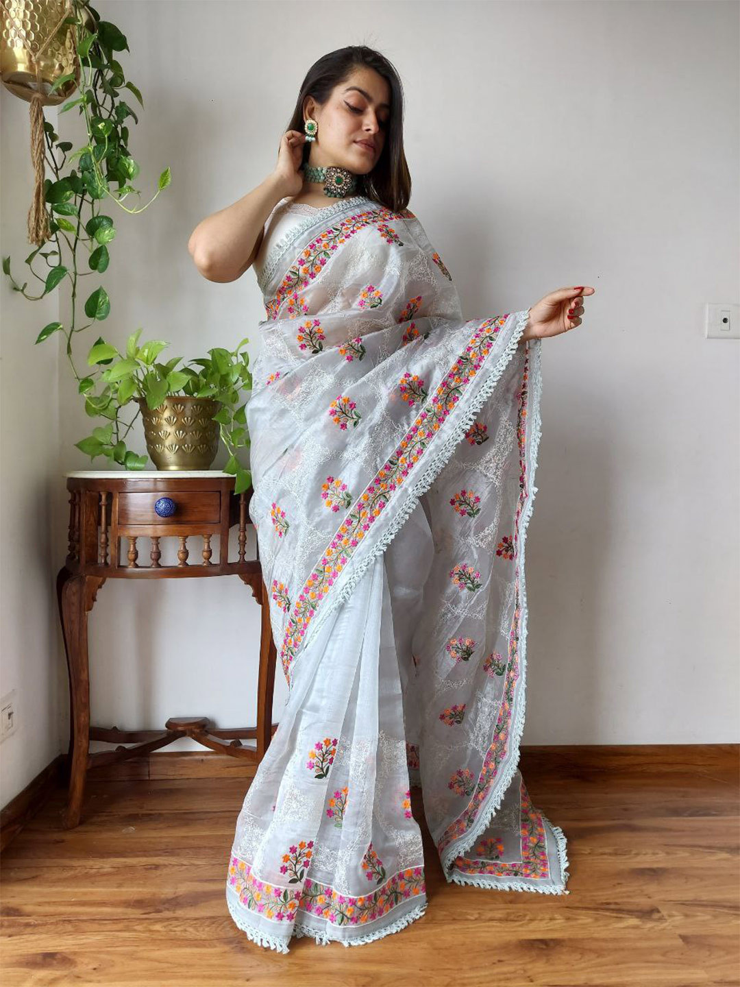 

Nityanta Fab Floral Embroidered Organza Saree, Grey
