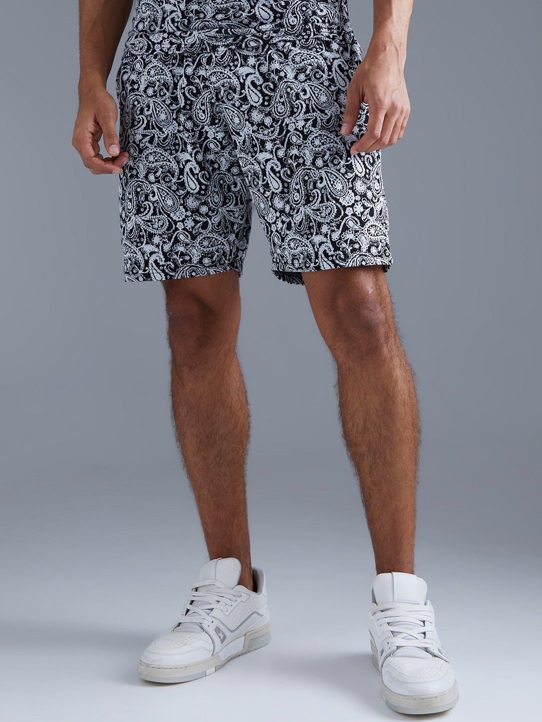 

boohooMAN Relaxed Fit Paisley Jacquard Shorts, Black