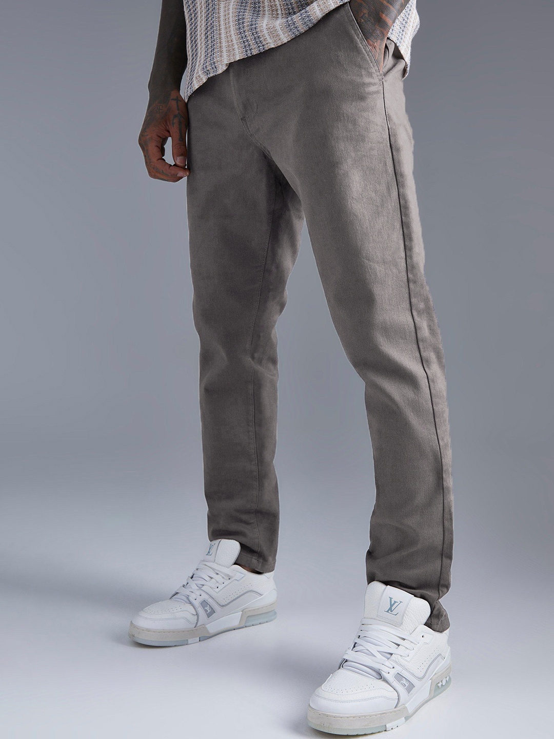 

boohooMAN Solid Regular Fit Chinos, Grey