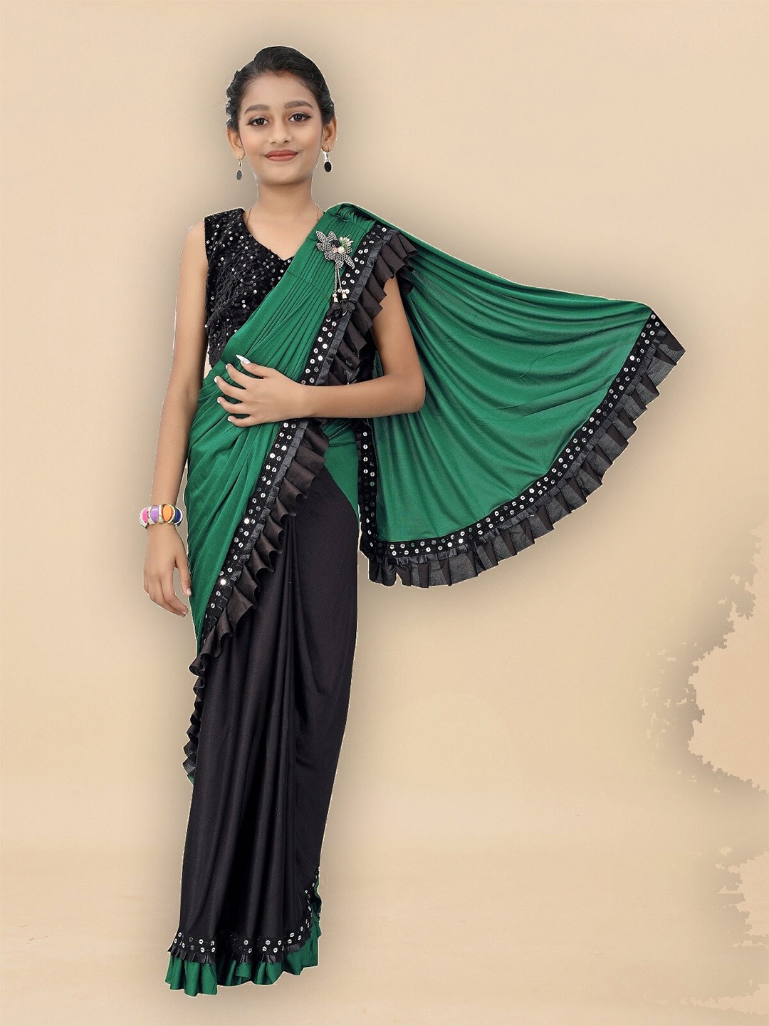 

APNISHA Girls Sequinned Ready to Wear Saree, Green