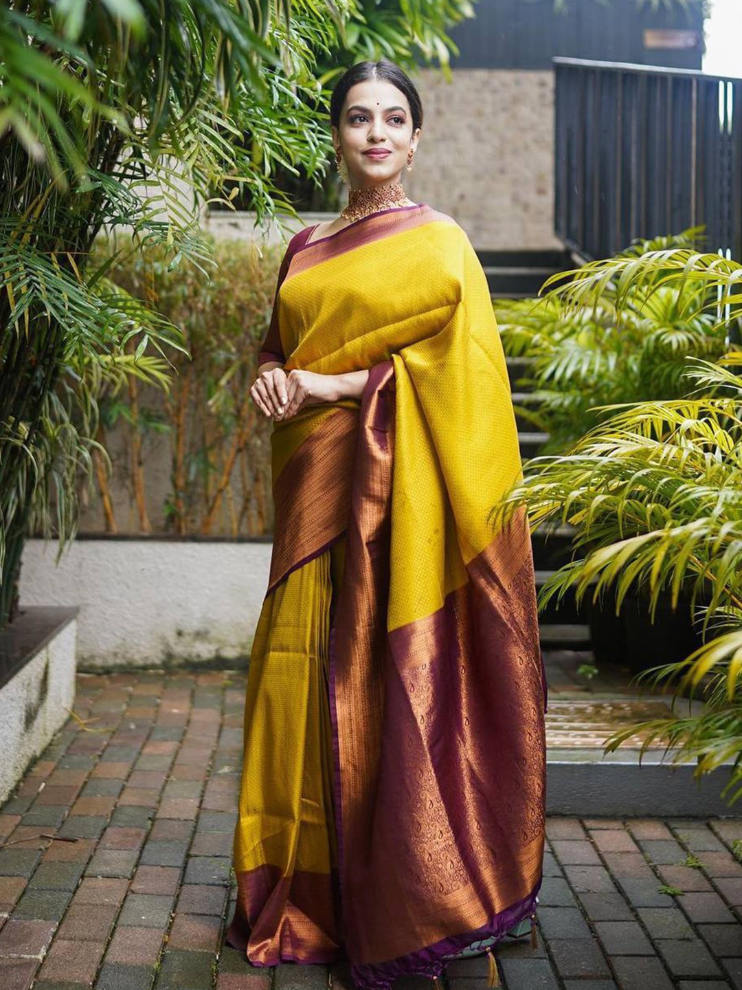 

Fab Viva Geometric Woven Design Zari Banarasi Saree, Yellow