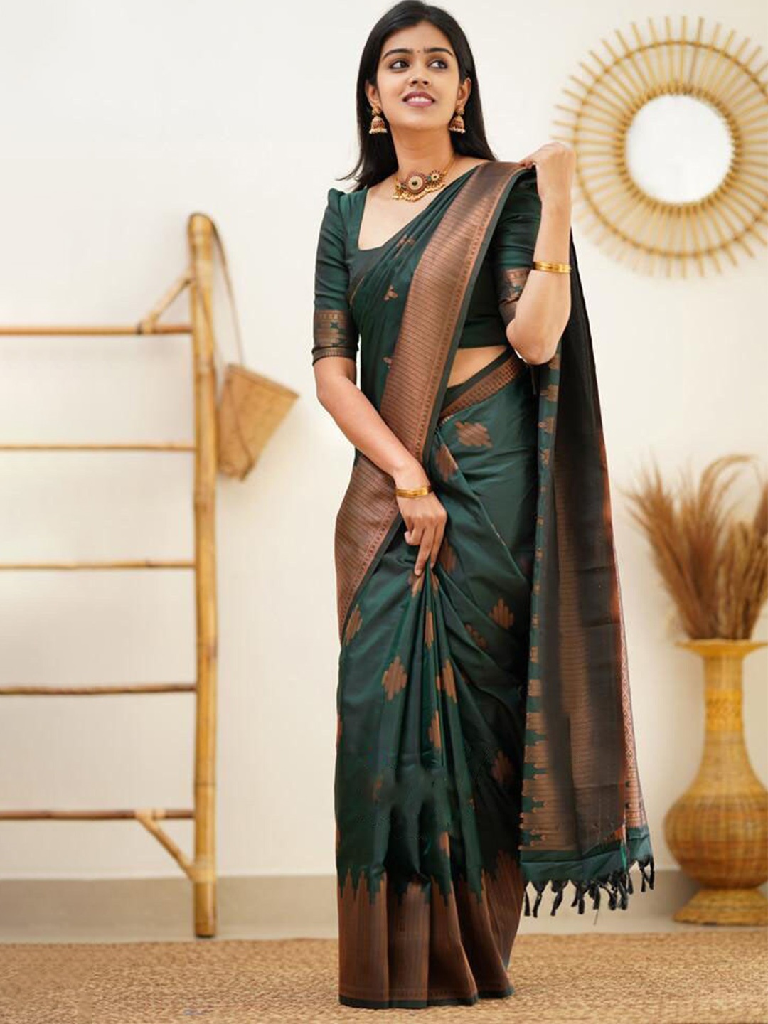 

Fab Viva Ethnic Motifs Woven Design Zari Banarasi Saree, Green