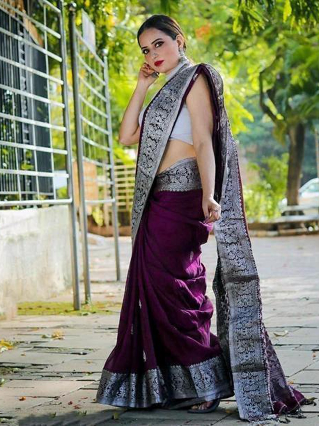 

Fab Viva Zari Silk Blend Banarasi Saree, Purple