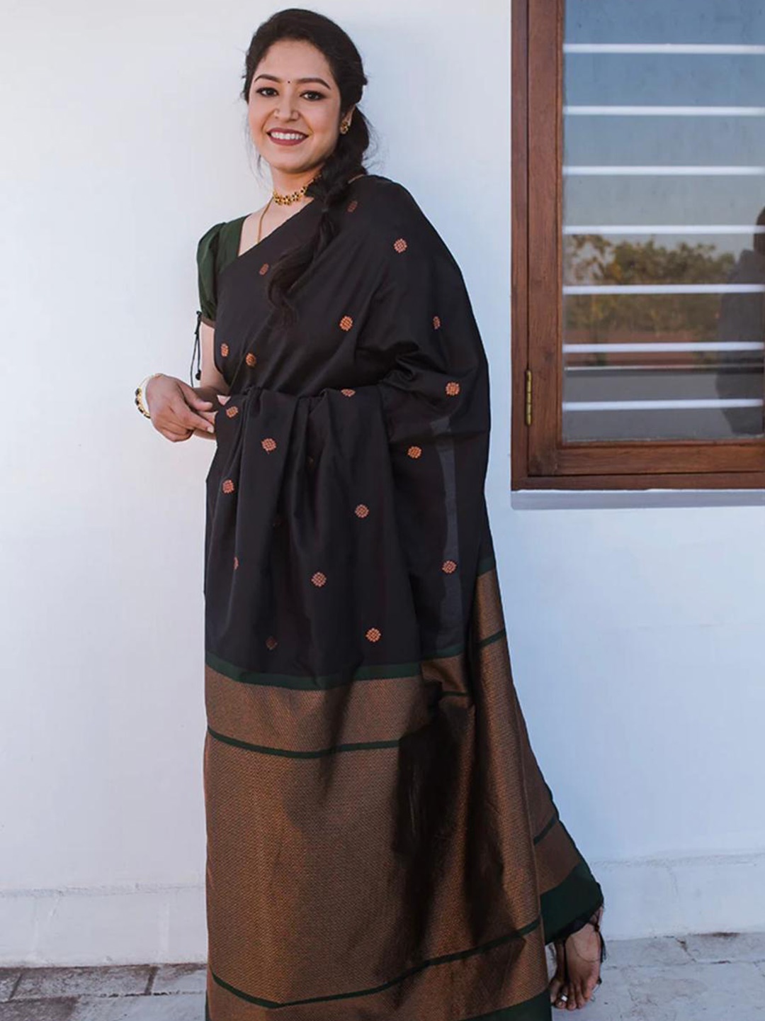 

Fab Viva Ethnic Motifs Woven Design Zari Banarasi Saree, Black