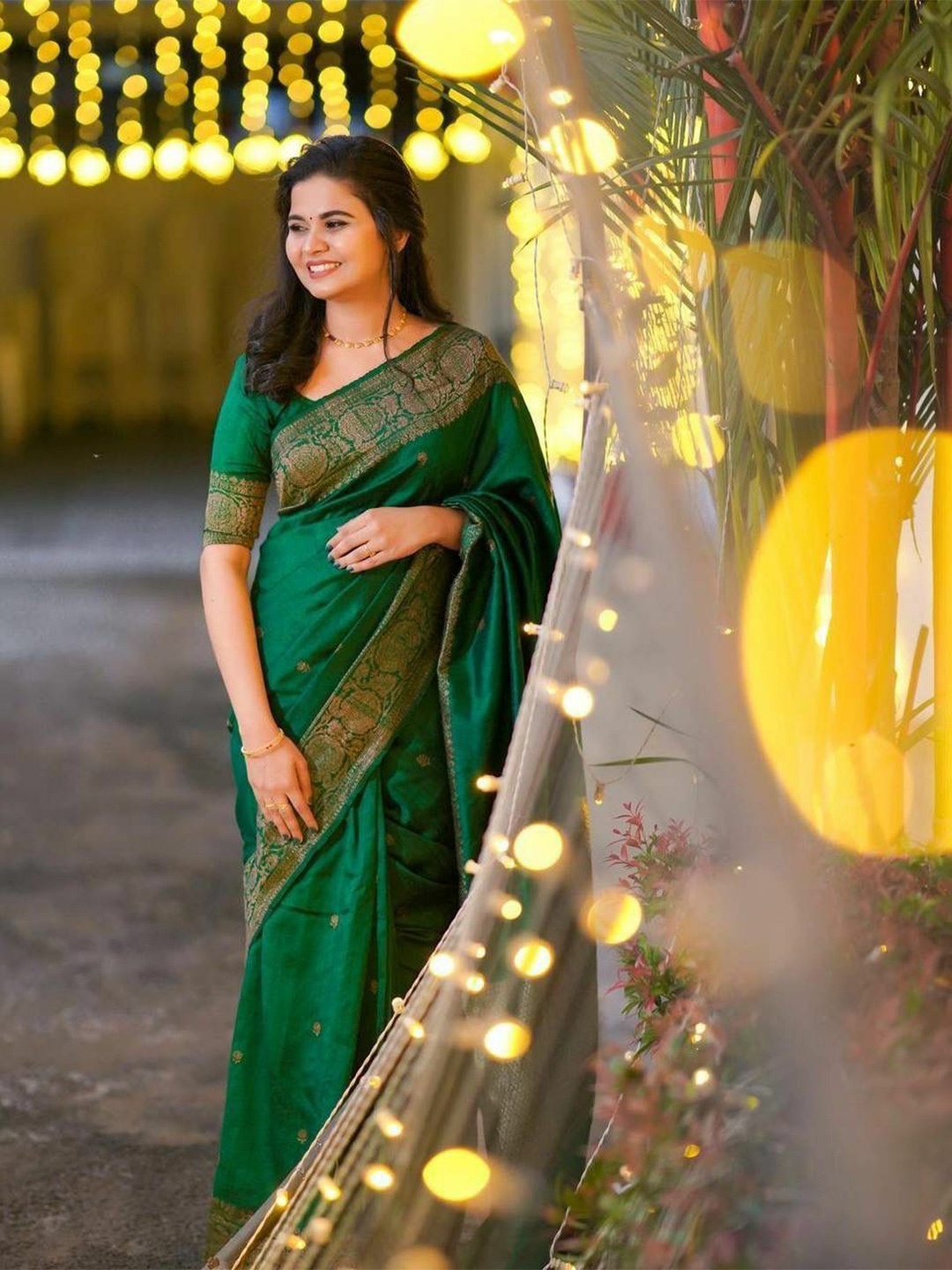 

Fab Viva Ethnic Motifs Woven Design Zari Banarasi Saree, Green