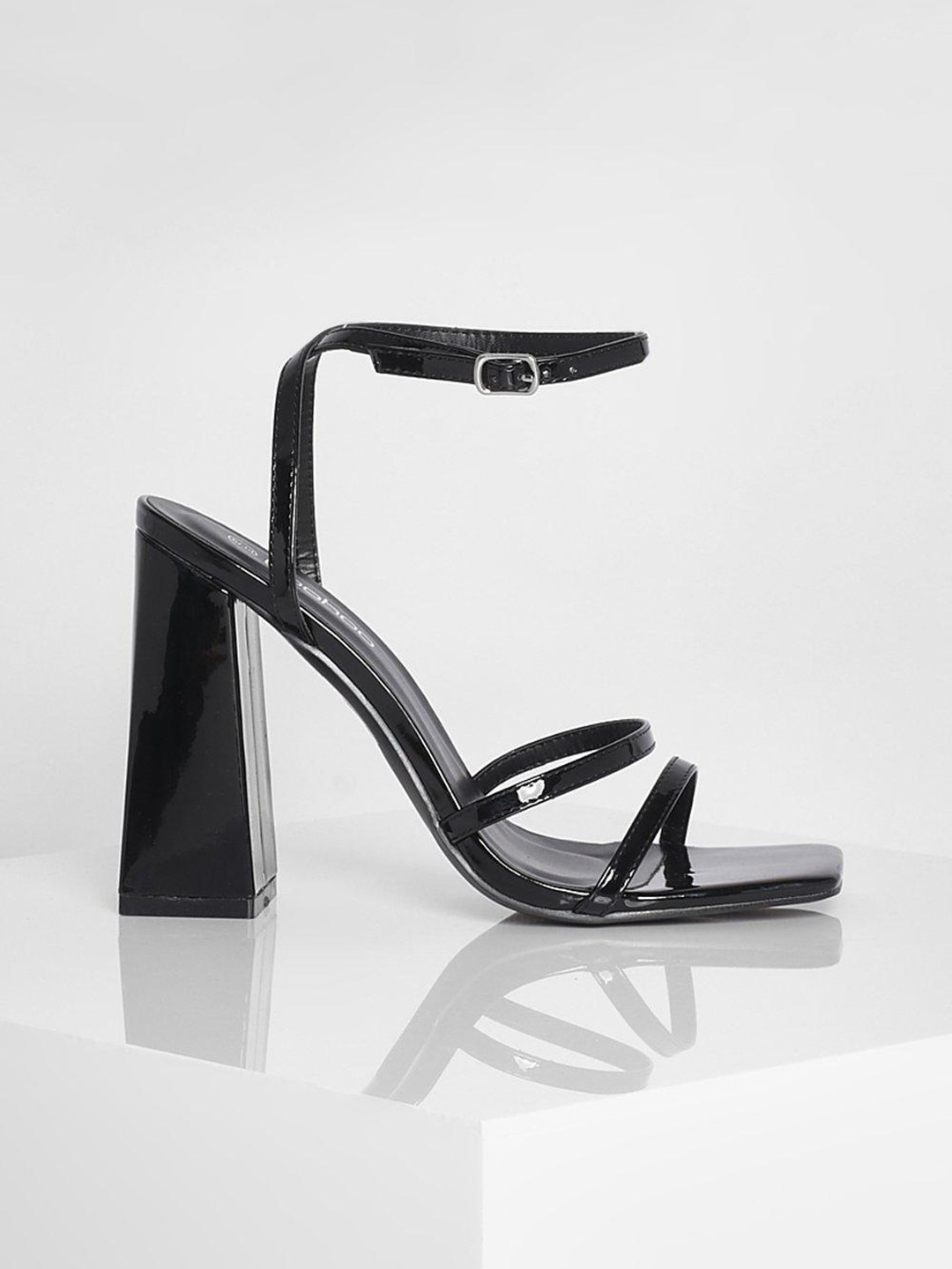 

Boohoo Black Block Sandals