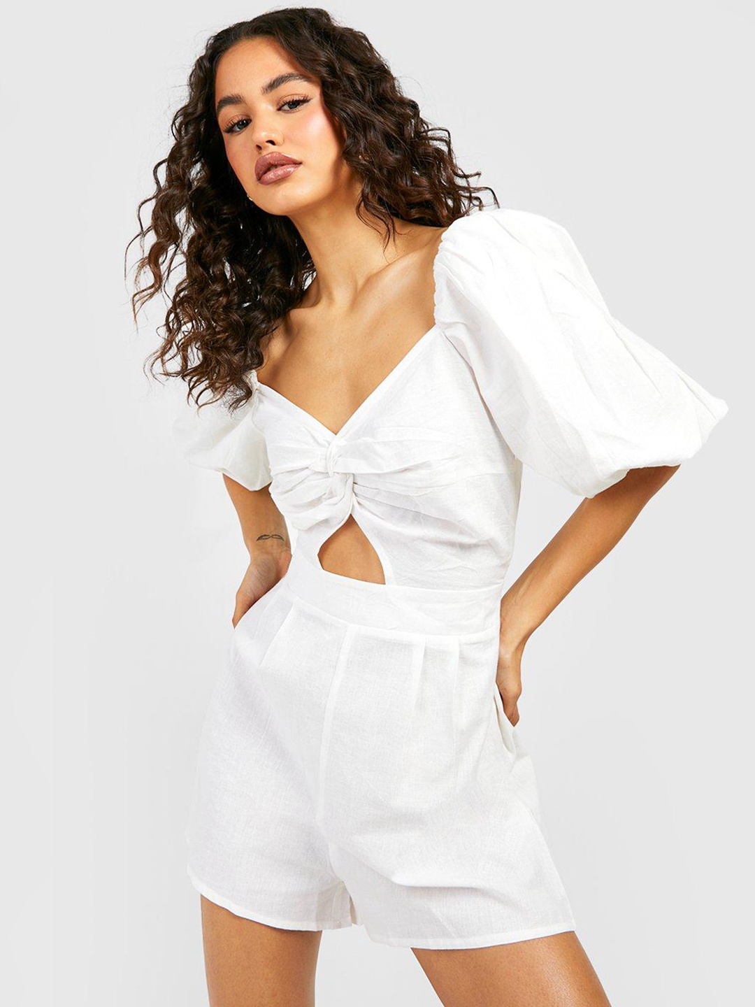 

Boohoo Puff Sleeve Front Cut out & Twist Detail Playsuit, White