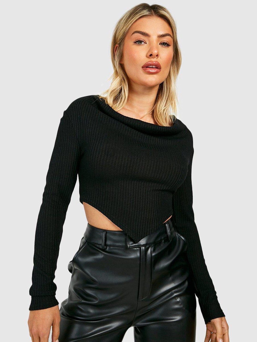 

Boohoo Textured Long Sleeves Pointed Hem Crop Top, Black