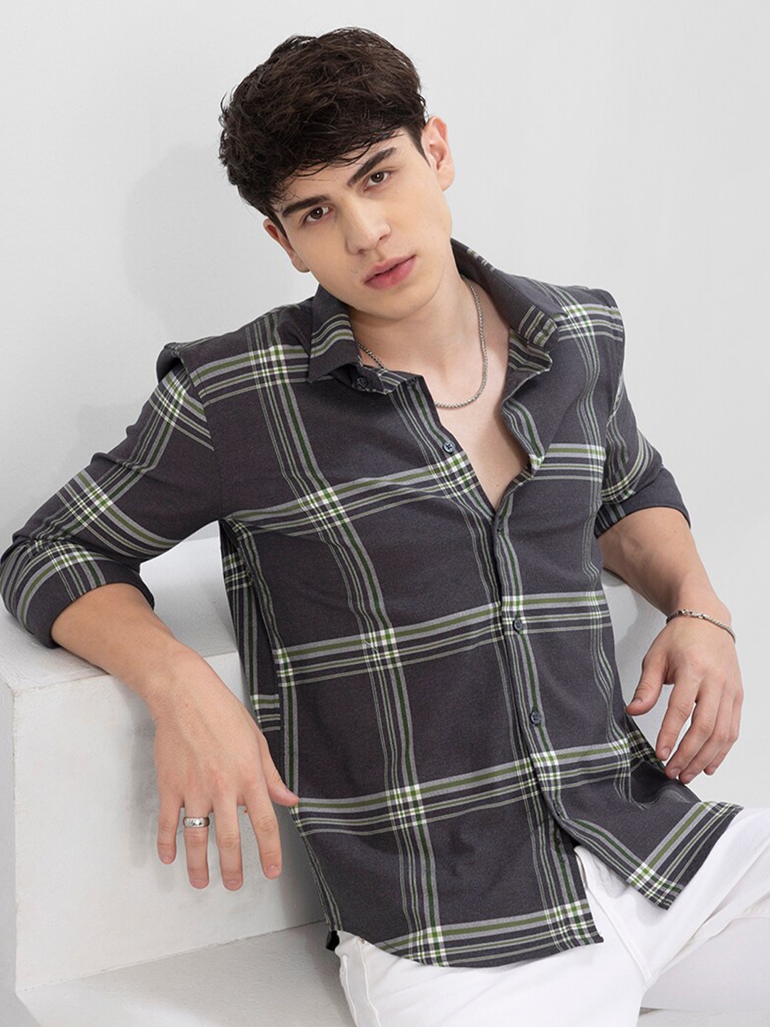 

Snitch Men Grey Slim Fit Checked Cotton Casual Shirt