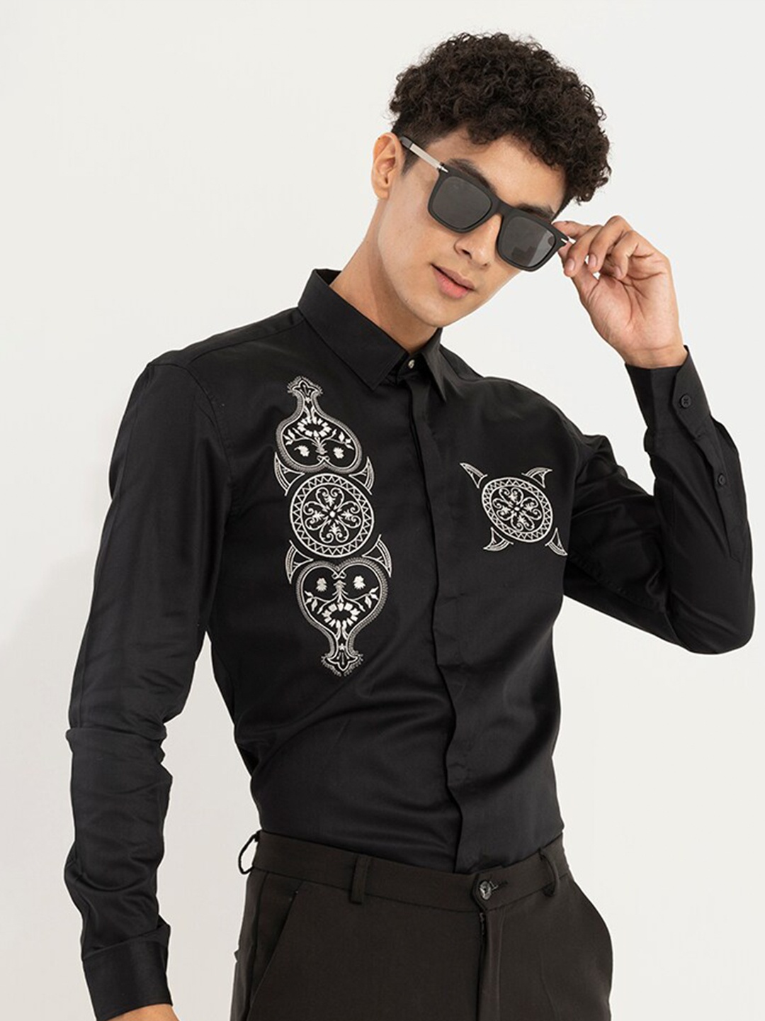 

Snitch Men Black Slim Fit Embroidered Cotton Casual Shirt